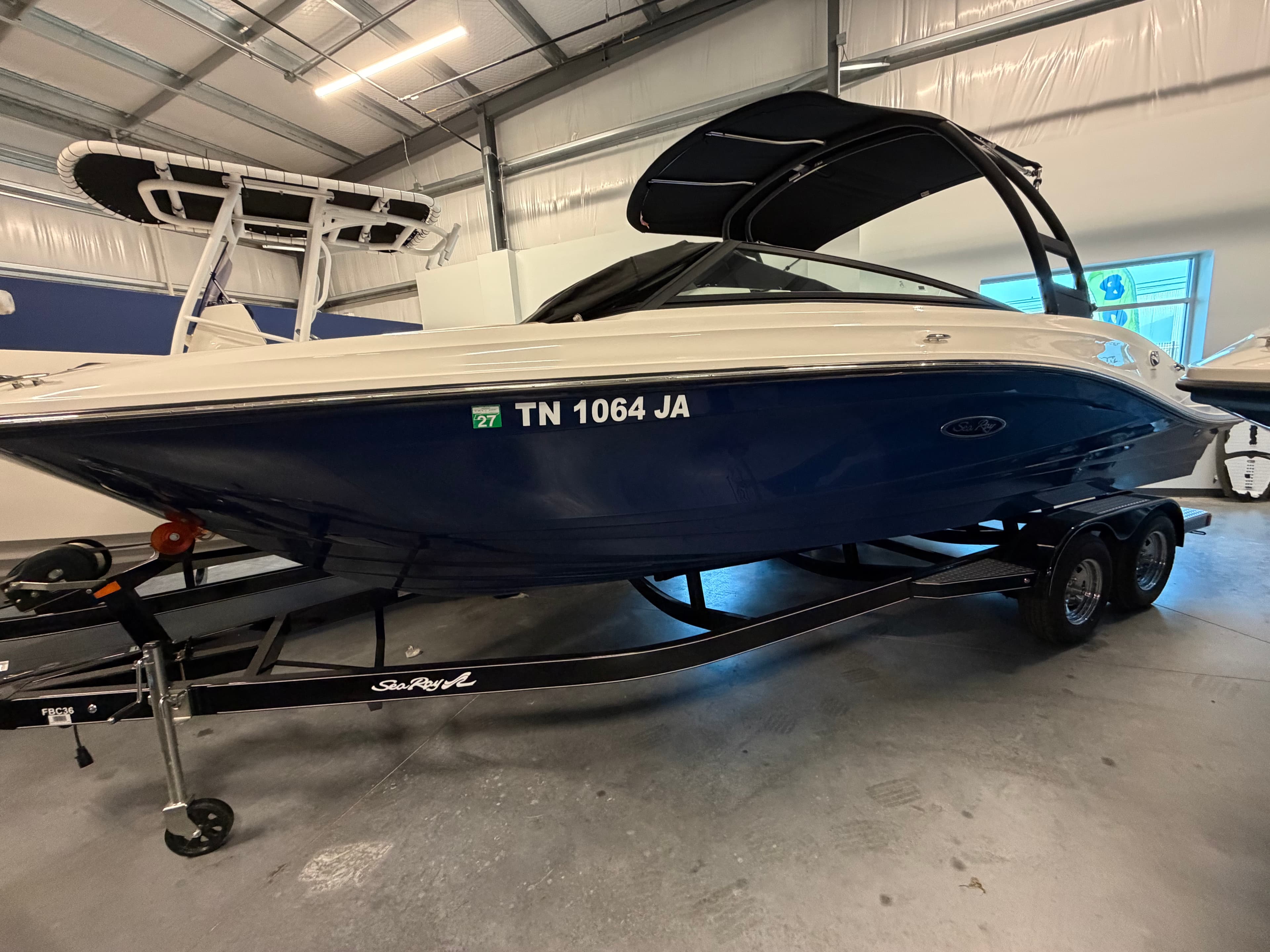2024 Sea Ray 230 SPX - exterior