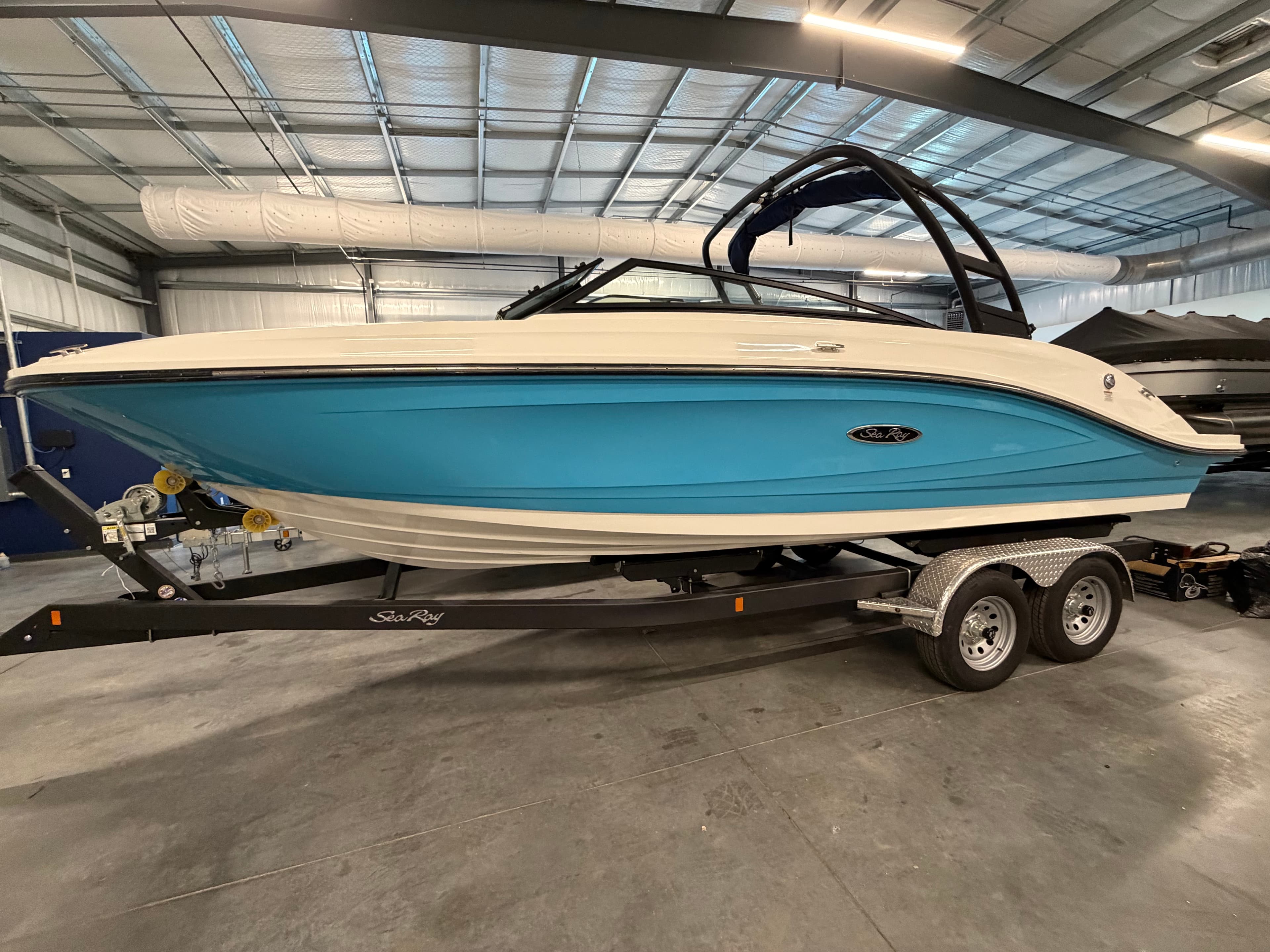2023 Sea Ray 230 SPX - exterior