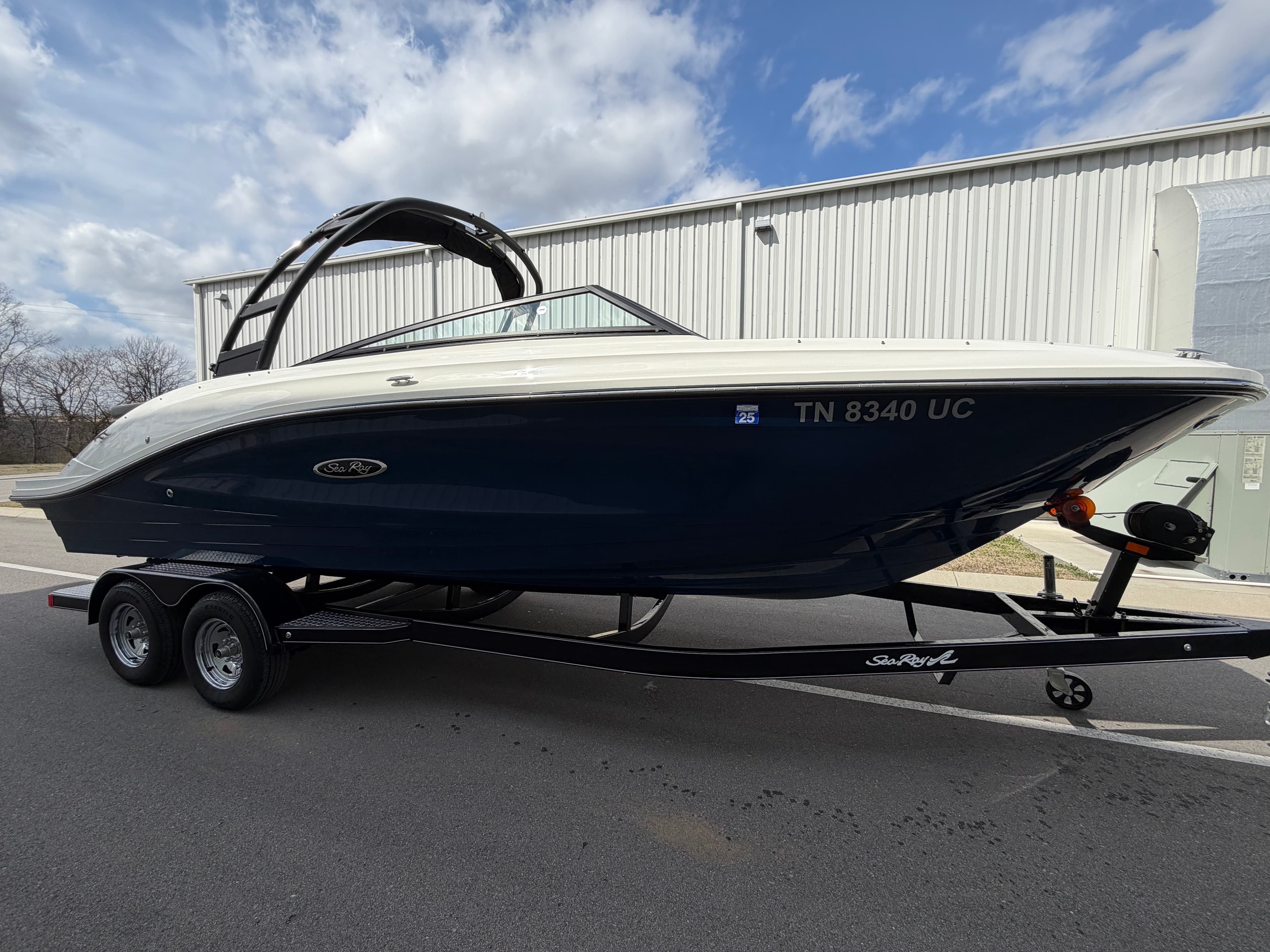 2023 Sea Ray 230 SPX - exterior