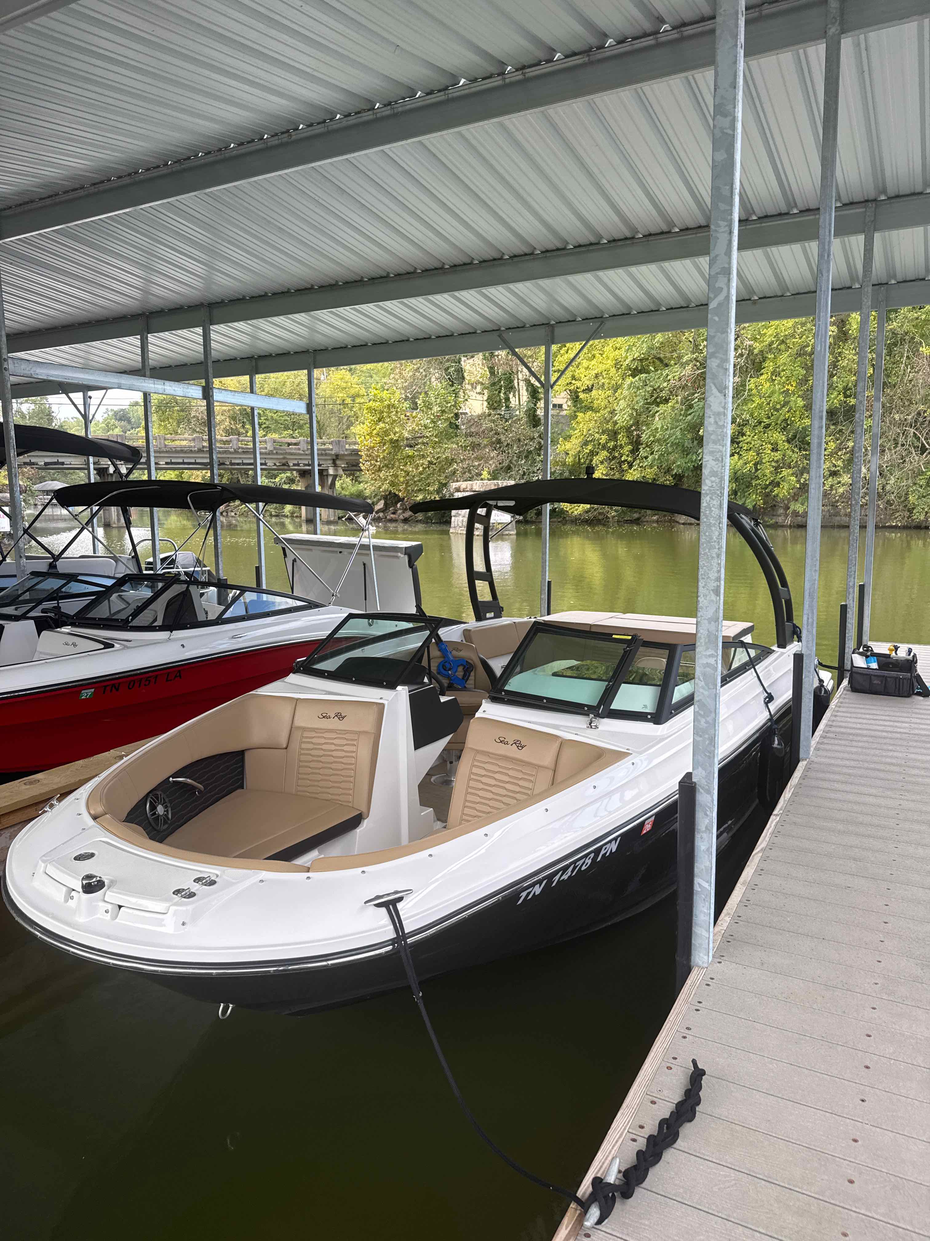 2023 Sea Ray 230 SPX - exterior