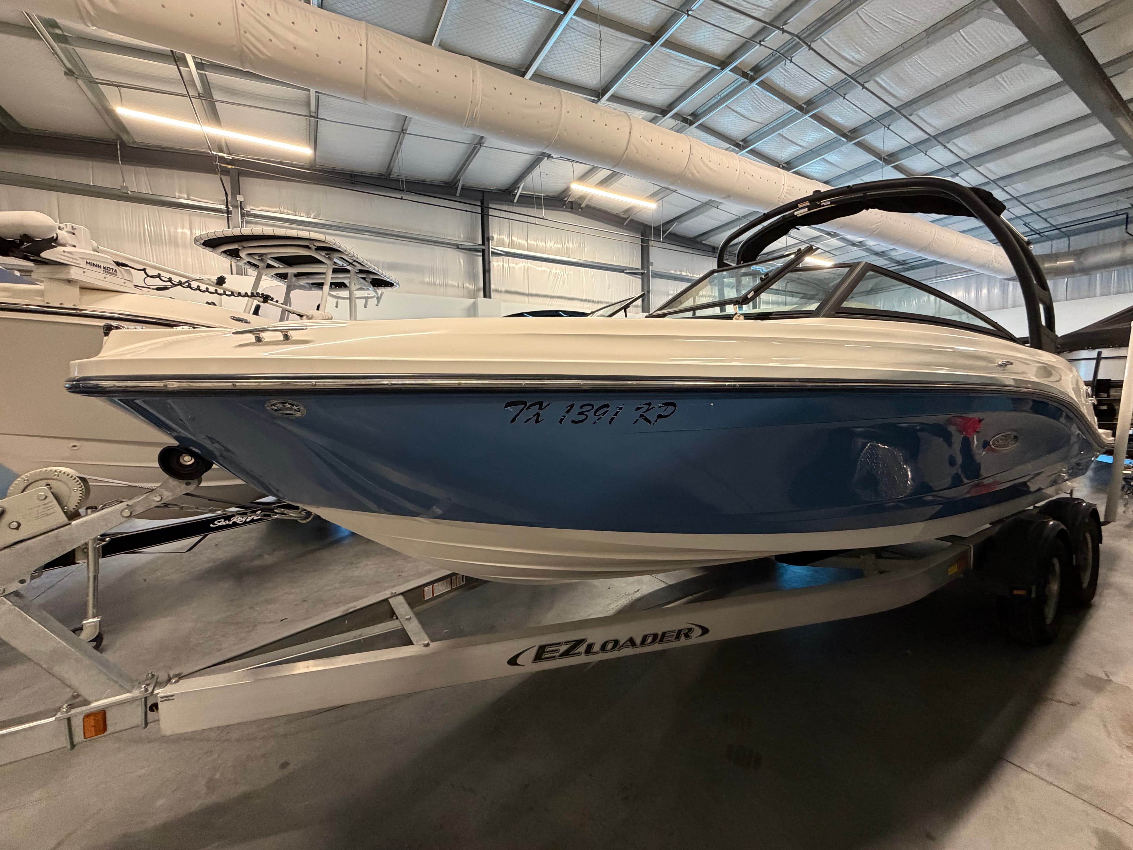 2021 Sea Ray 230 SPX