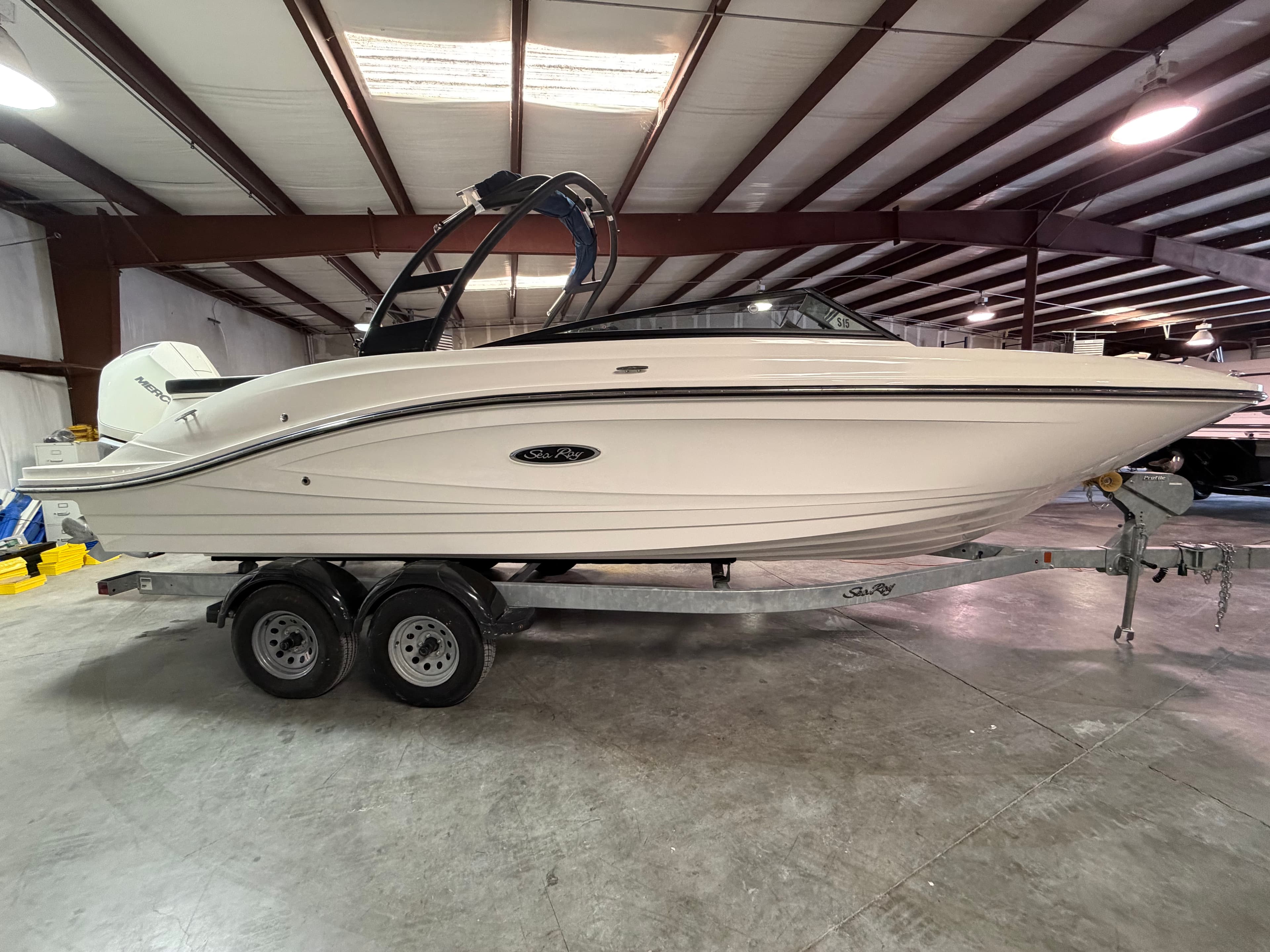 2023 Sea Ray 230 SPO - exterior