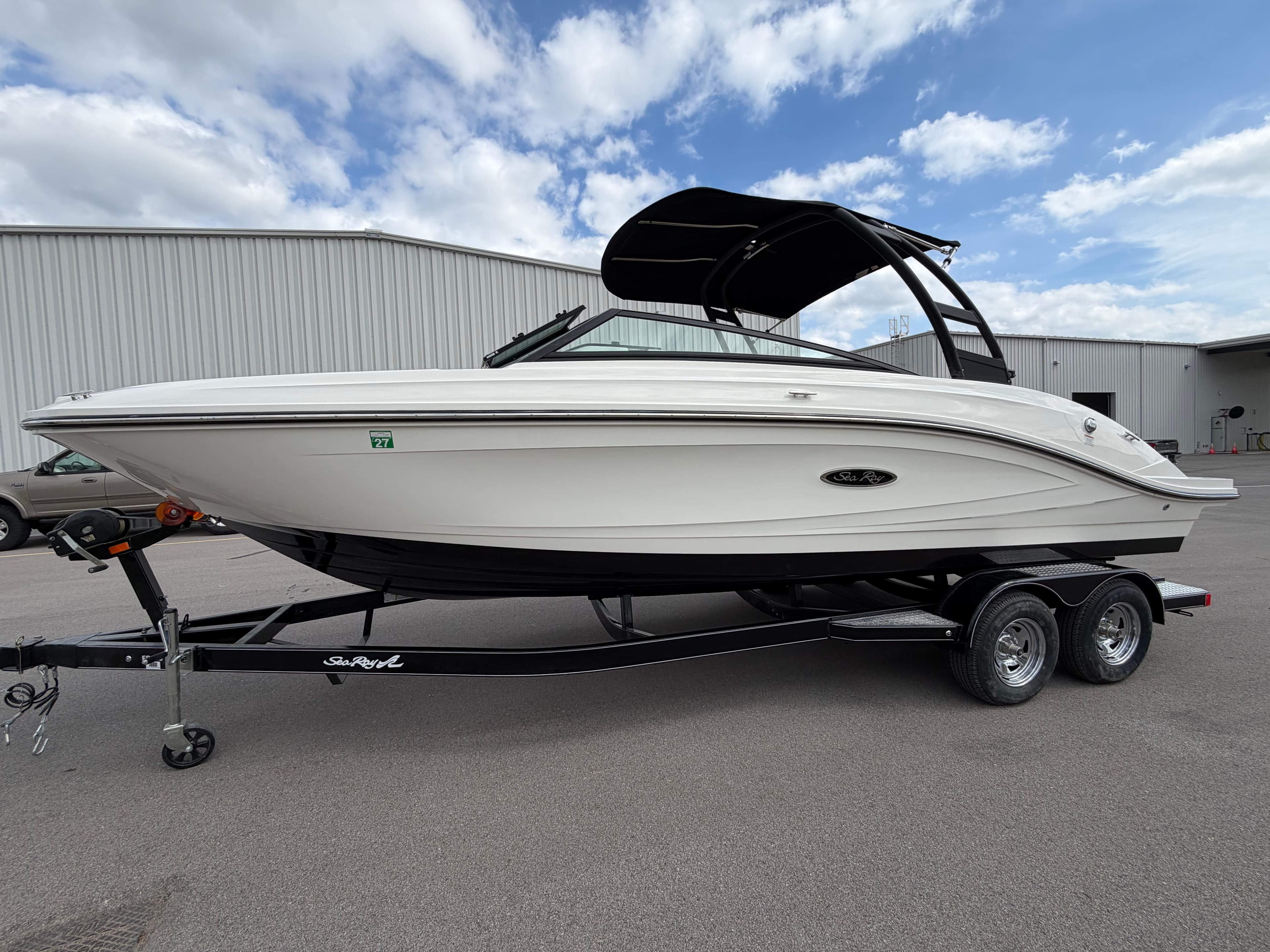 2024 Sea Ray 230 - exterior