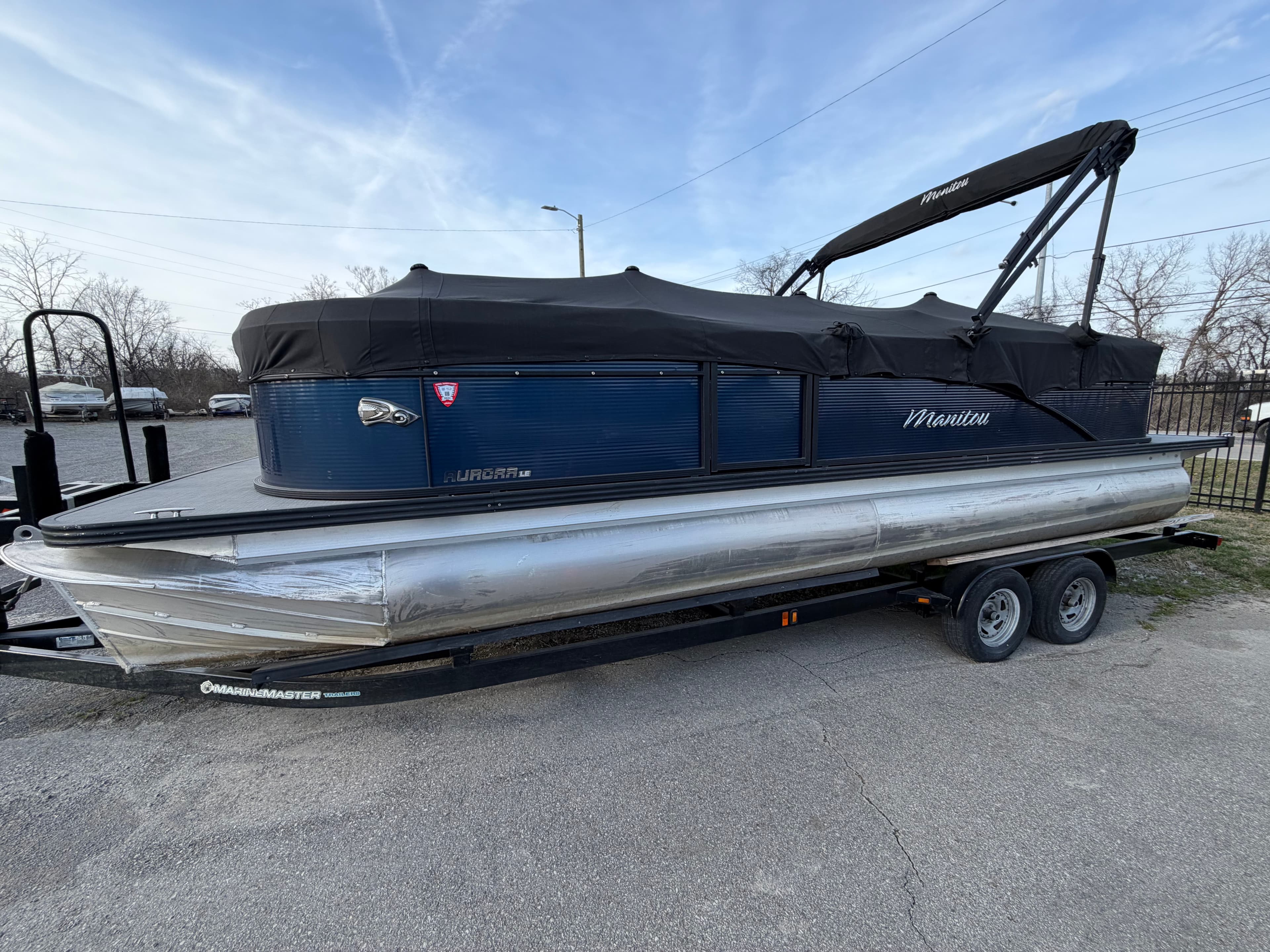 2022 Manitou Aurora - exterior