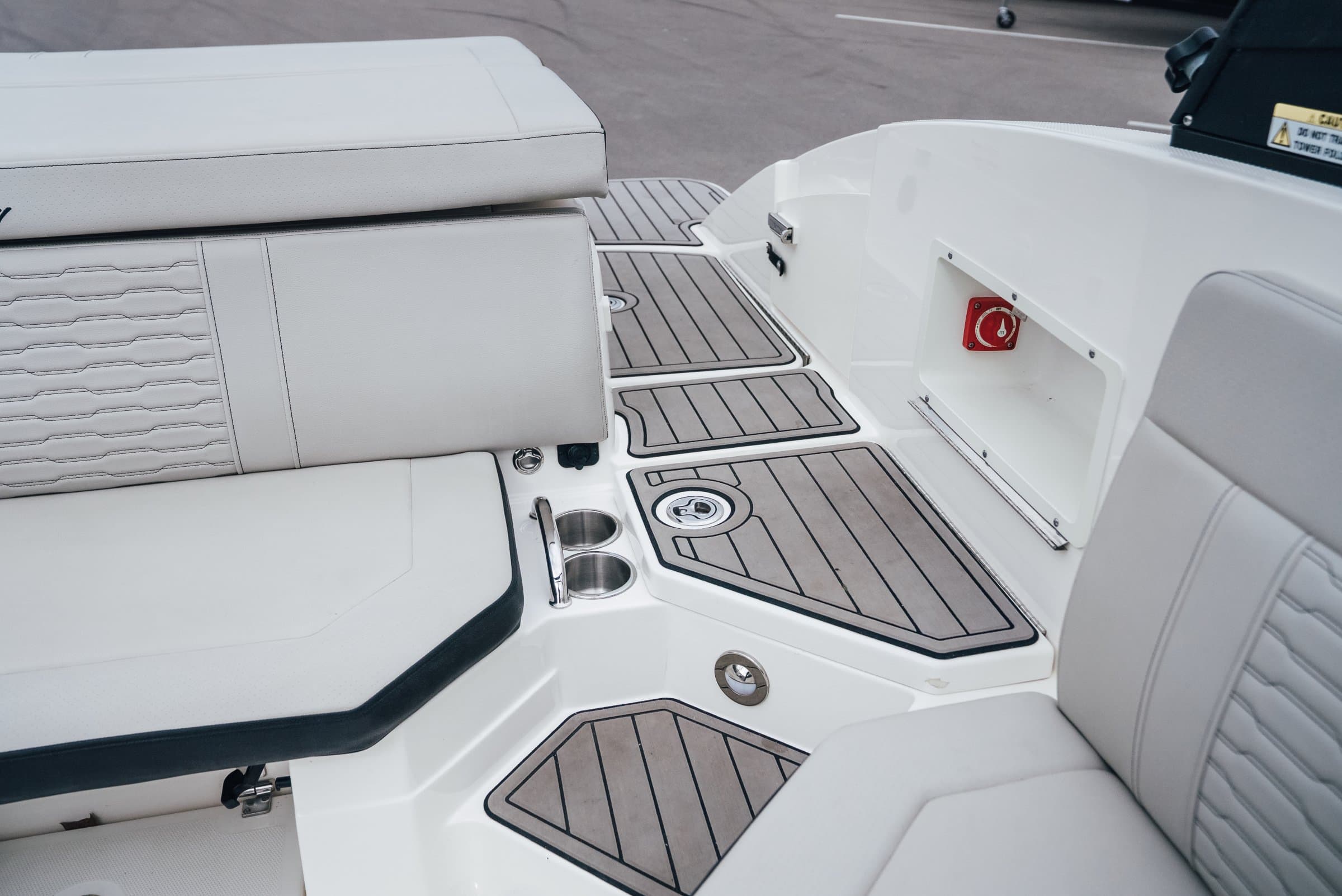 2023 Sea Ray 230 - exterior