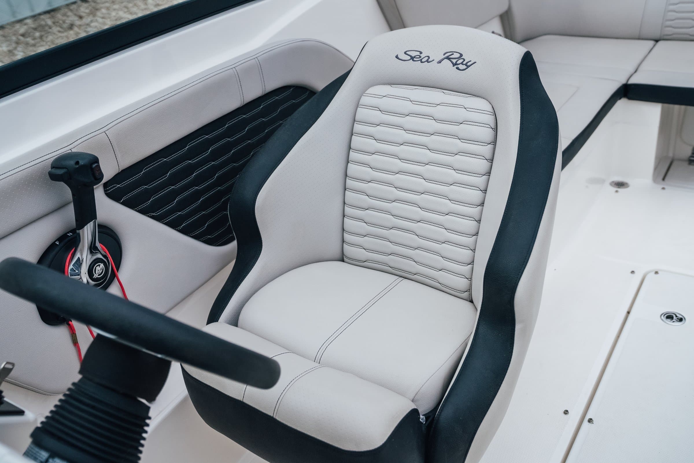 2023 Sea Ray 230 - exterior