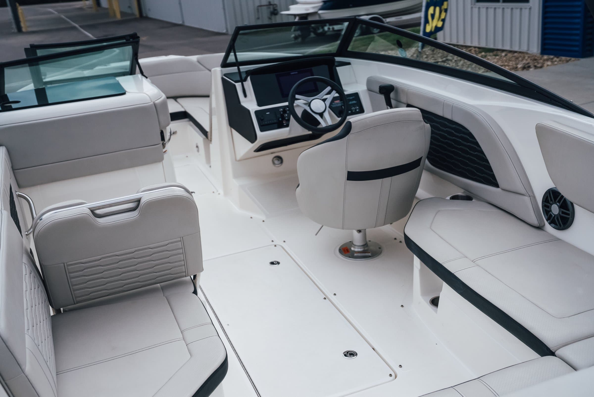 2023 Sea Ray 230 - exterior