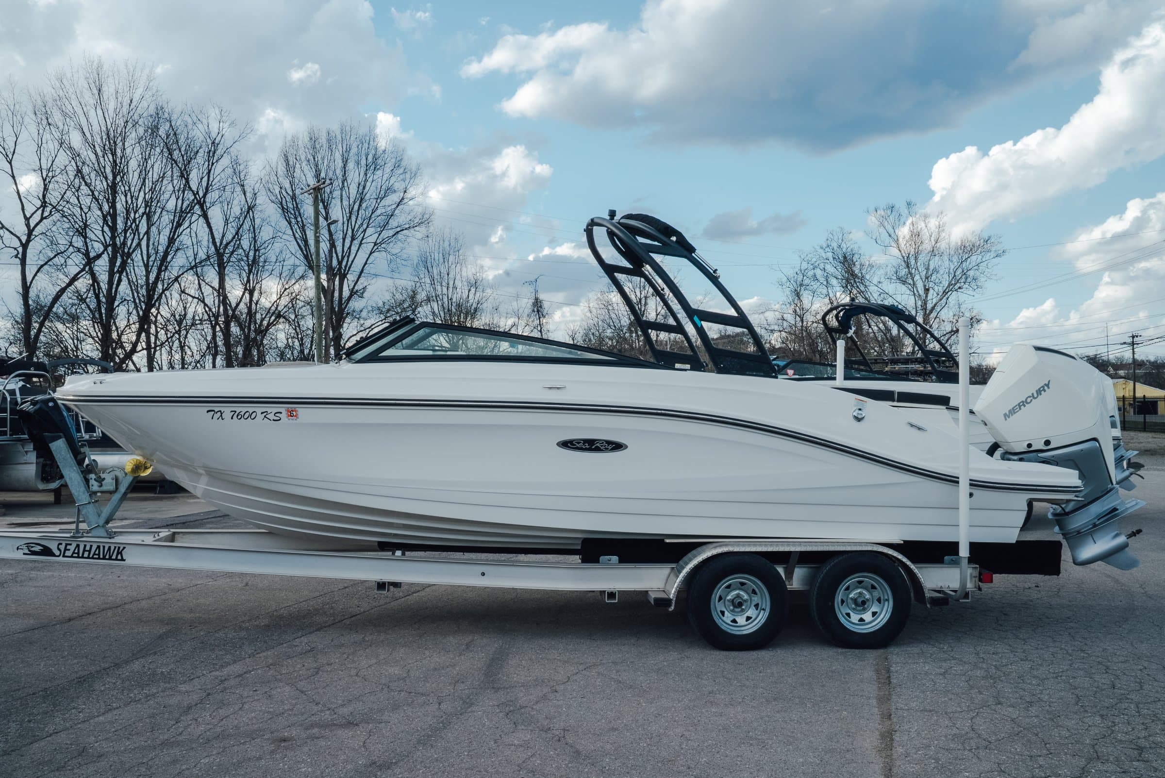 2023 Sea Ray 230 SPO - exterior