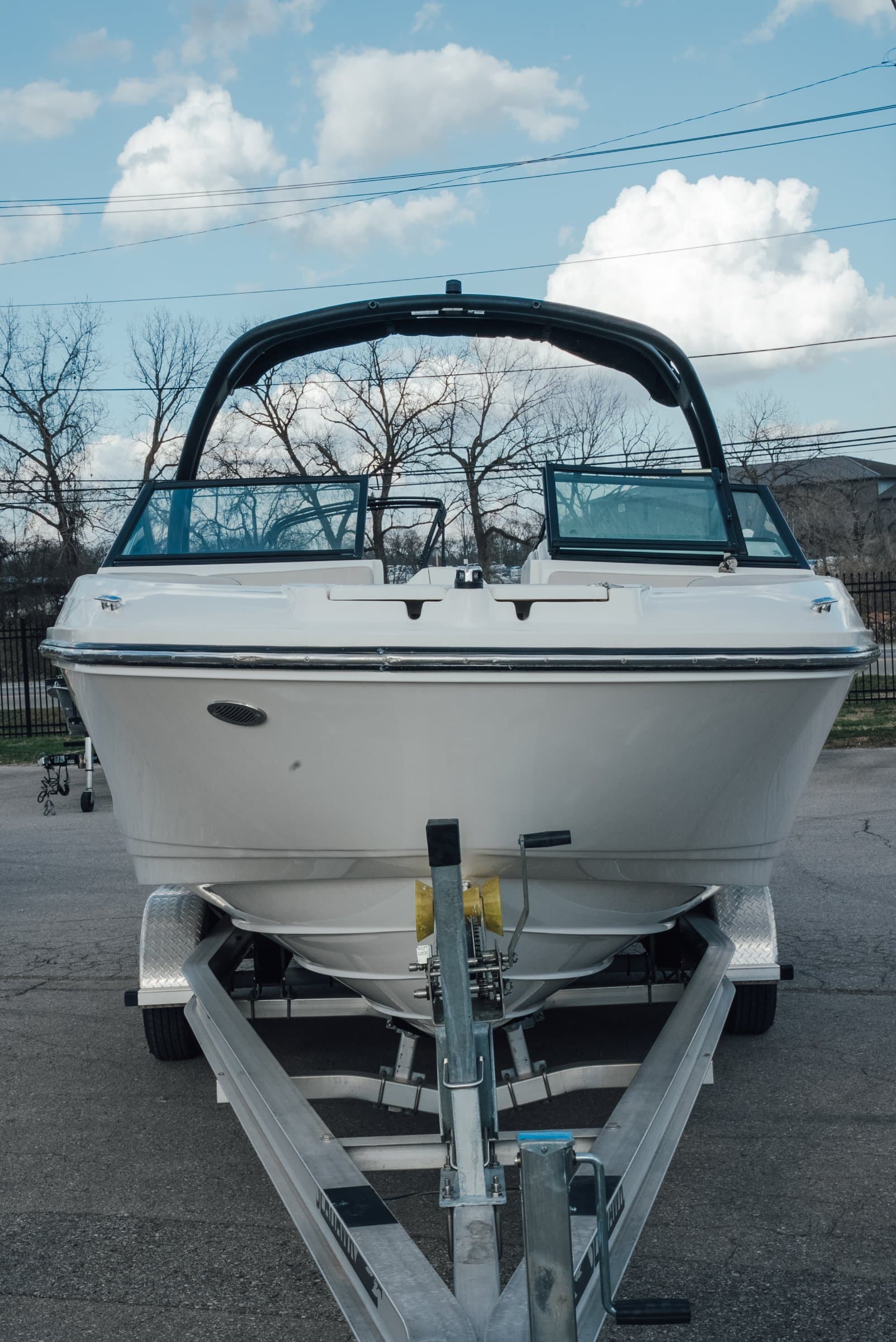 2023 Sea Ray 230 SPO - exterior
