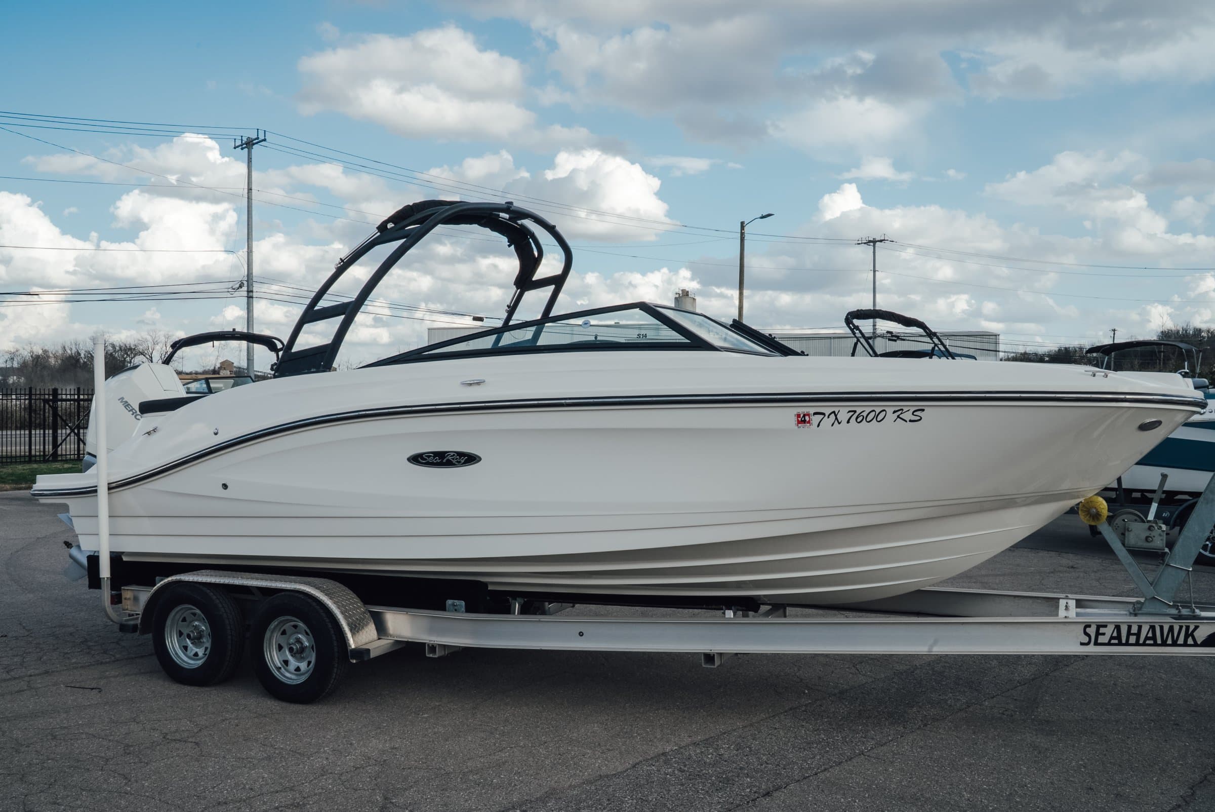2023 Sea Ray 230 SPO - exterior