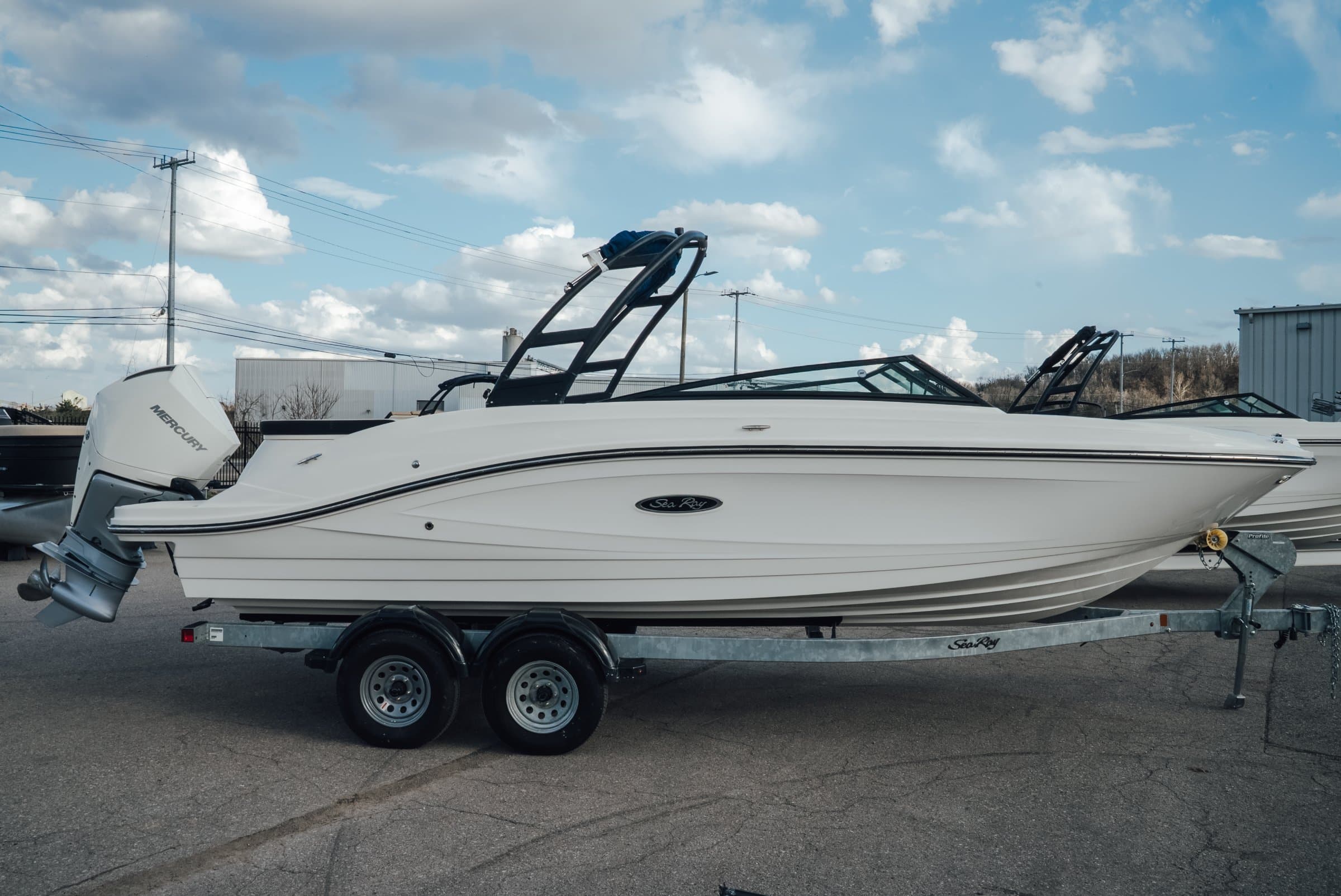 2023 Sea Ray 230 SPO - exterior