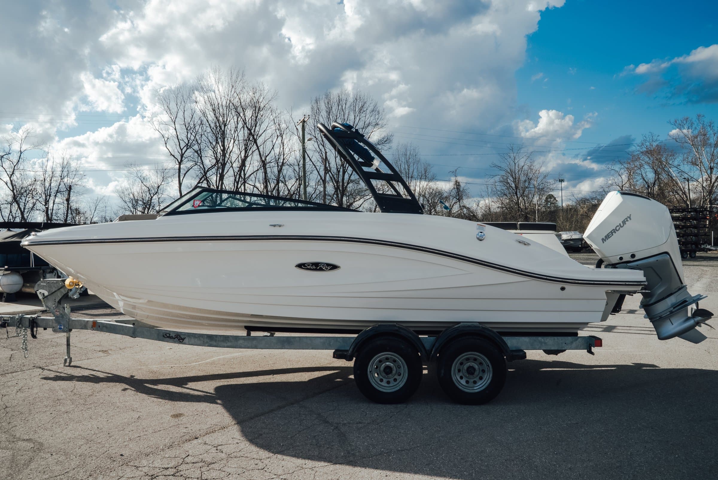 2023 Sea Ray 230 SPO - exterior