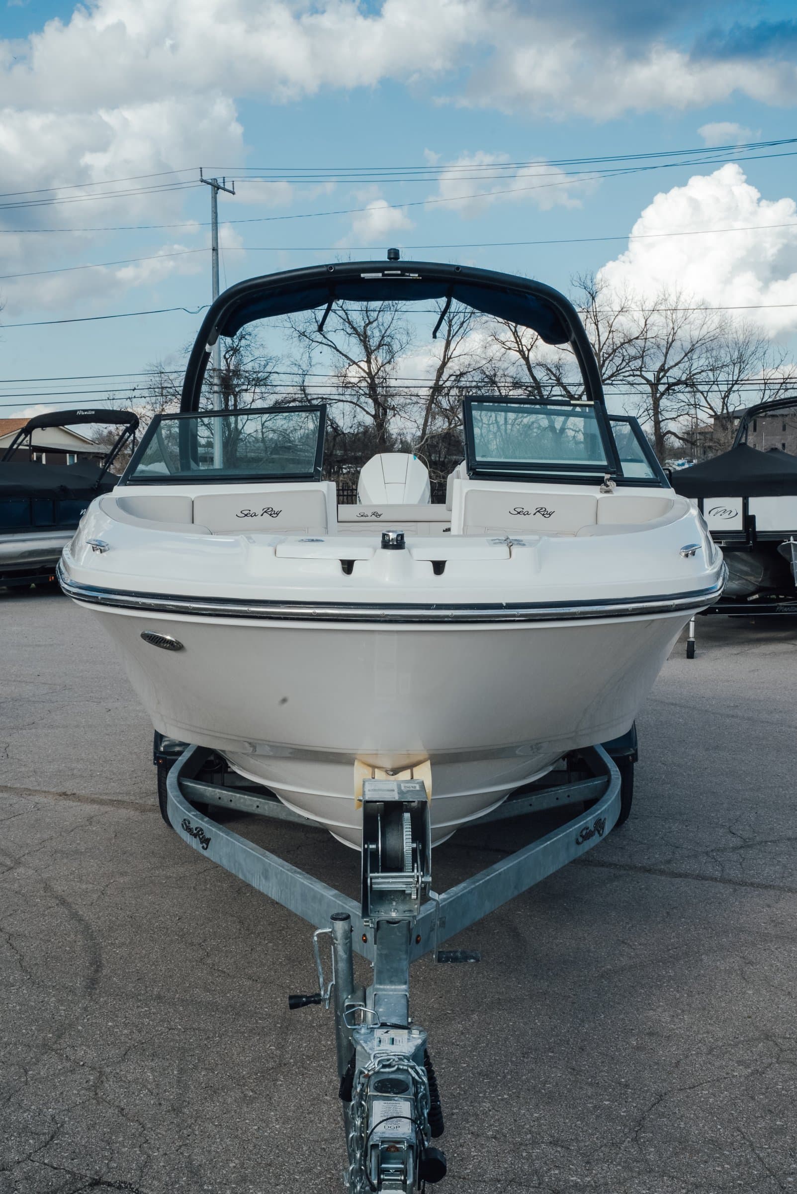 2023 Sea Ray 230 SPO - exterior