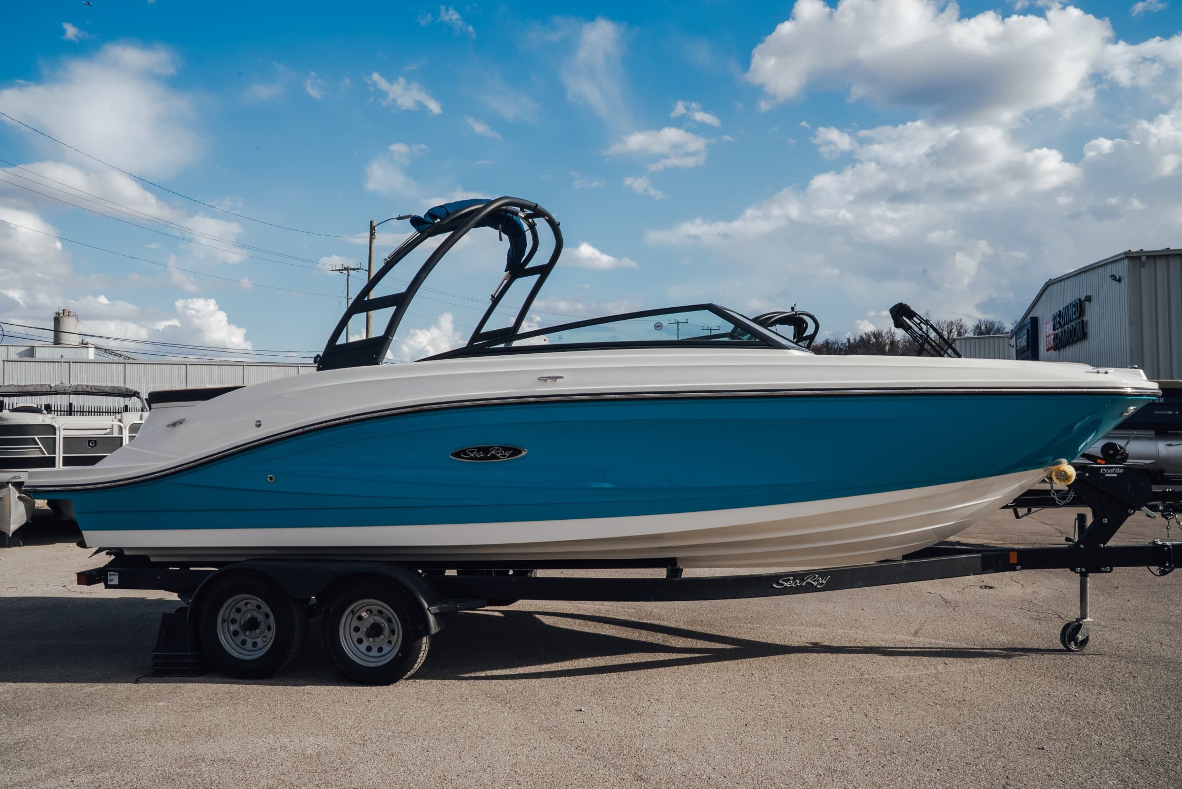 2023 Sea Ray 230 SPX - exterior