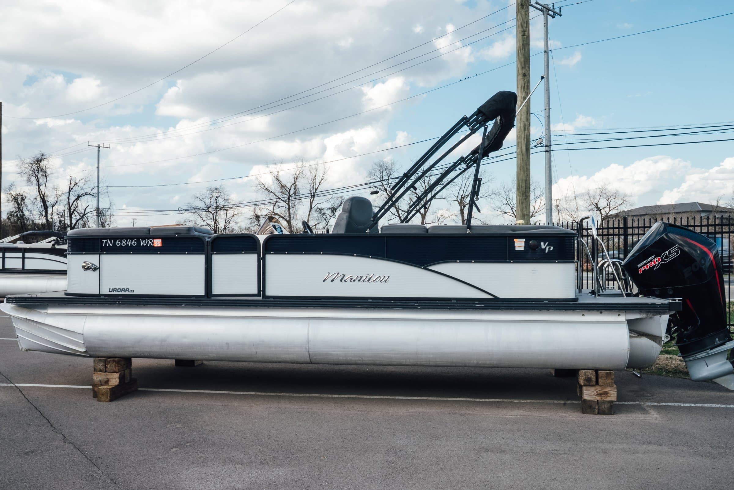 2021 Manitou Aurora - exterior