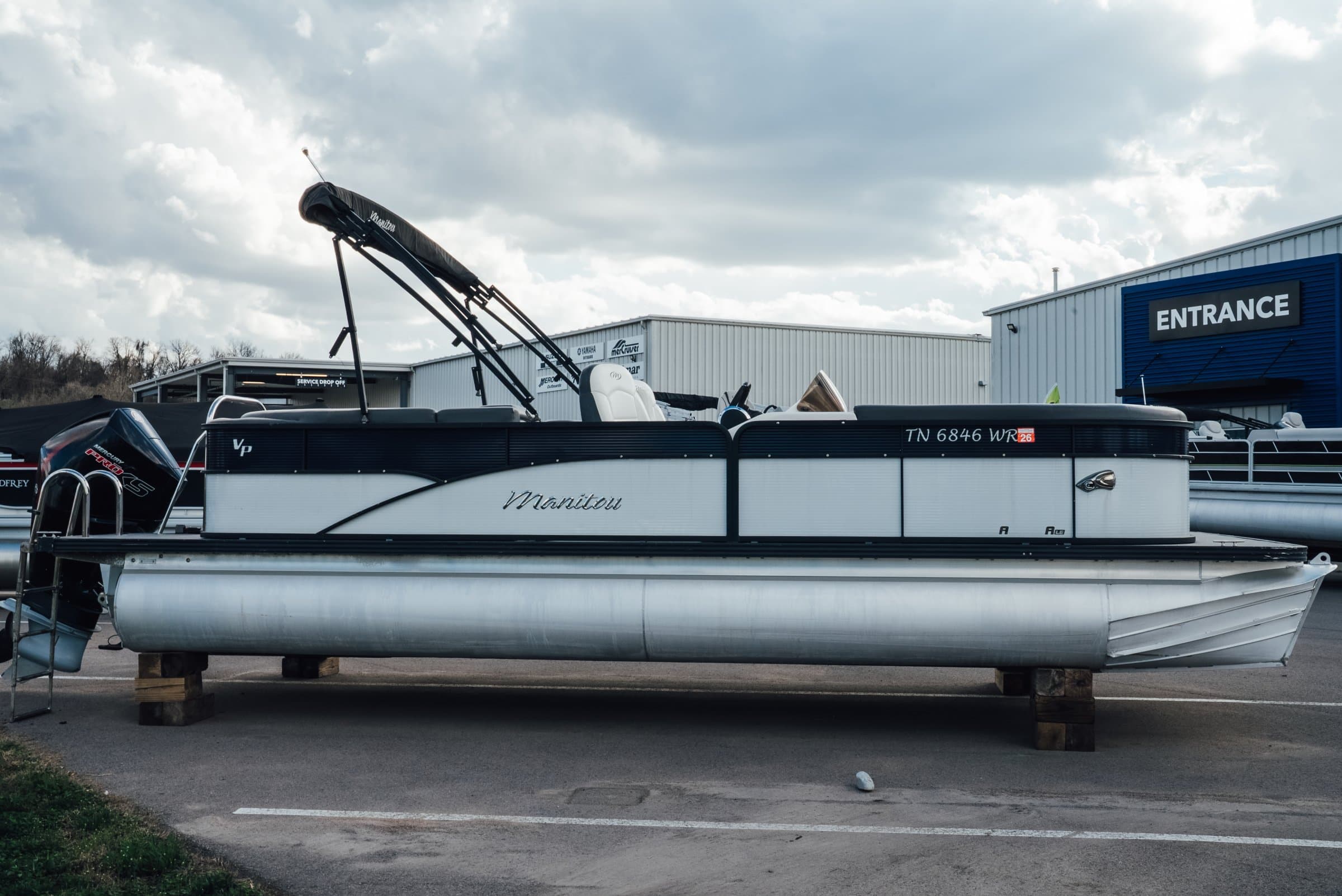 2021 Manitou Aurora - exterior