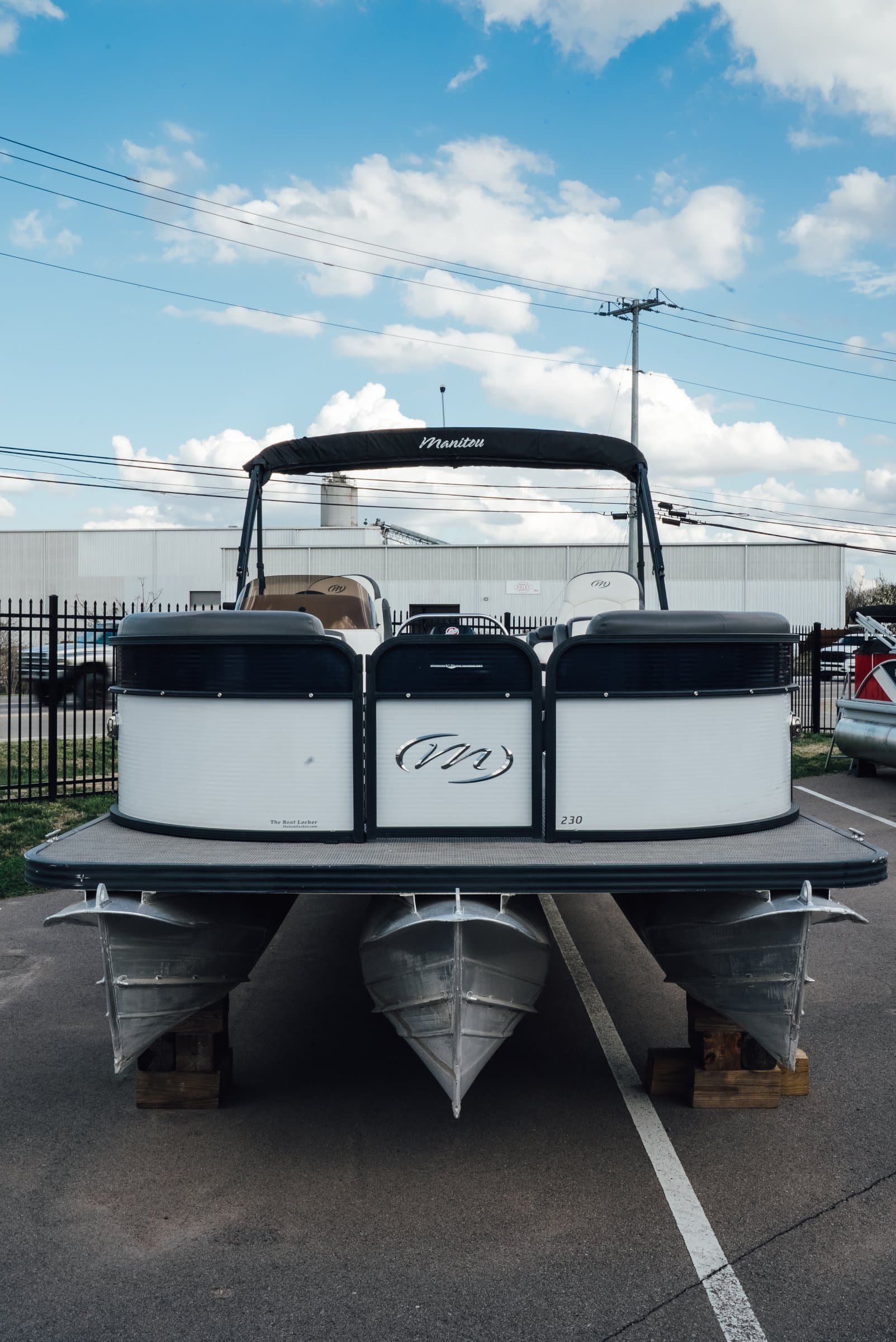 2021 Manitou Aurora - exterior