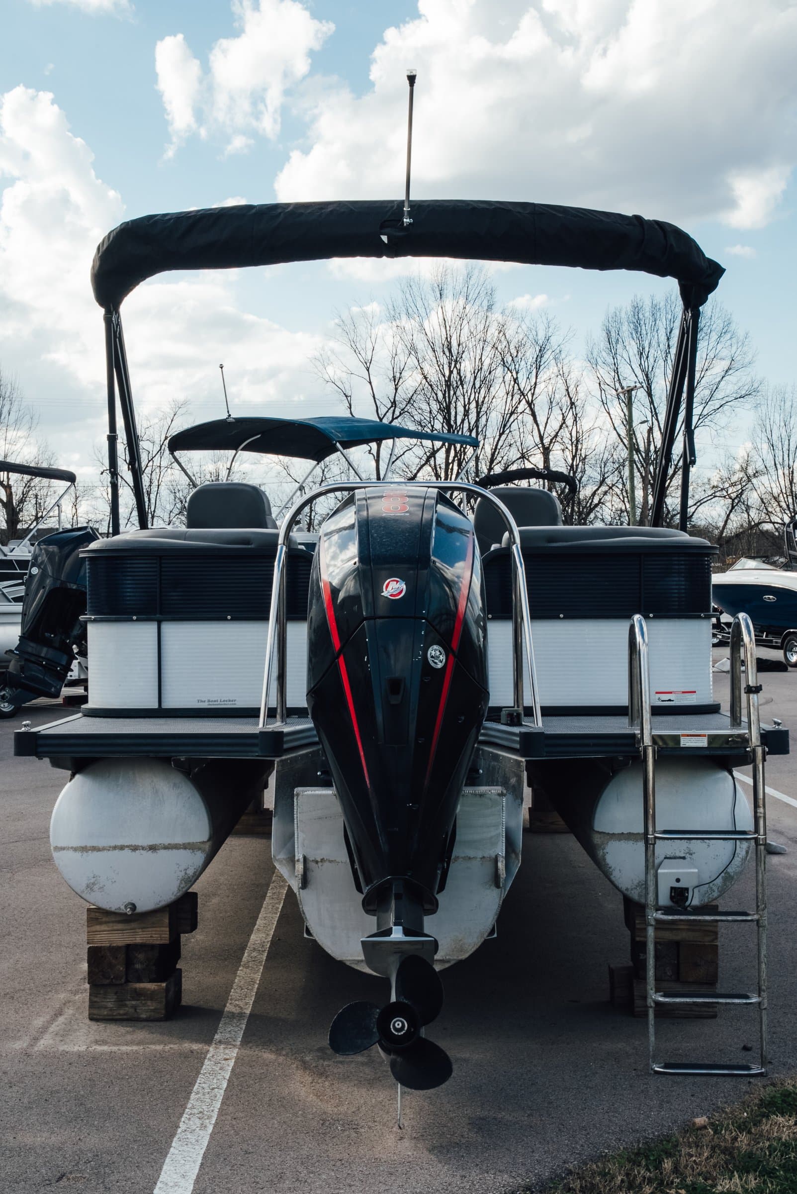 2021 Manitou Aurora - exterior