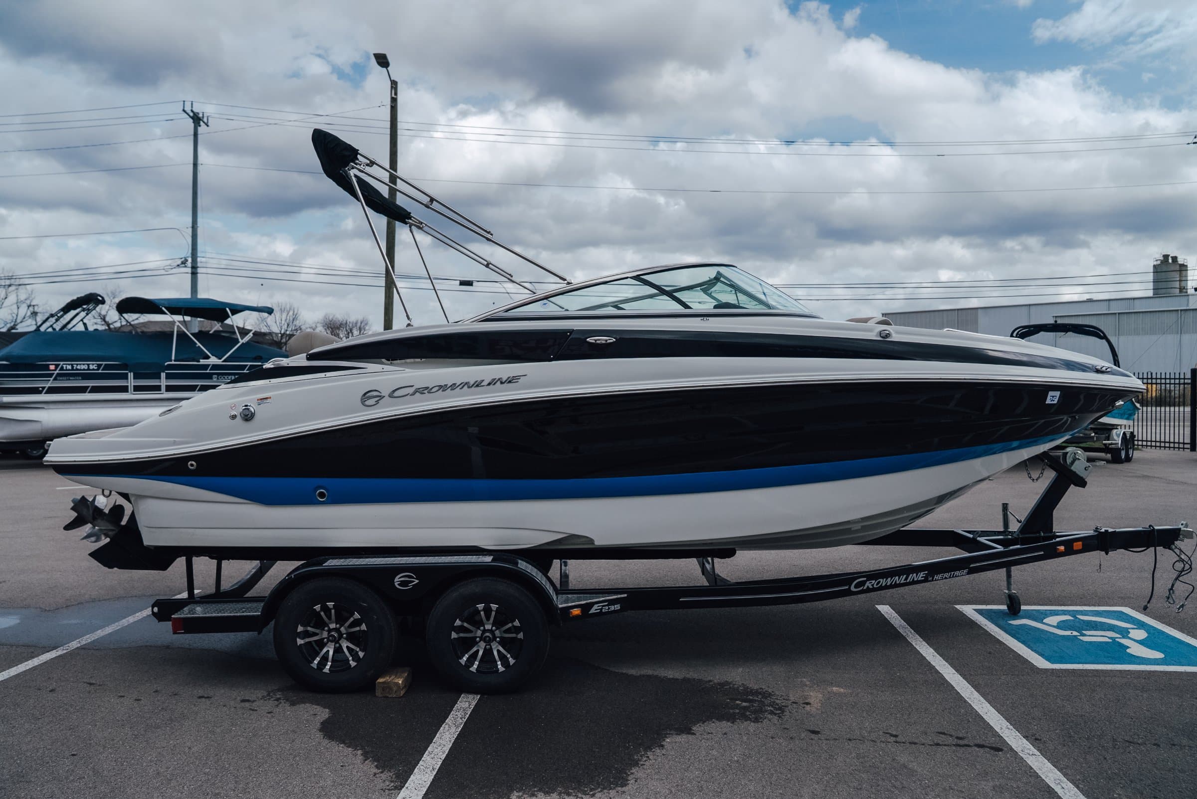 2023 Crownline E235 - exterior