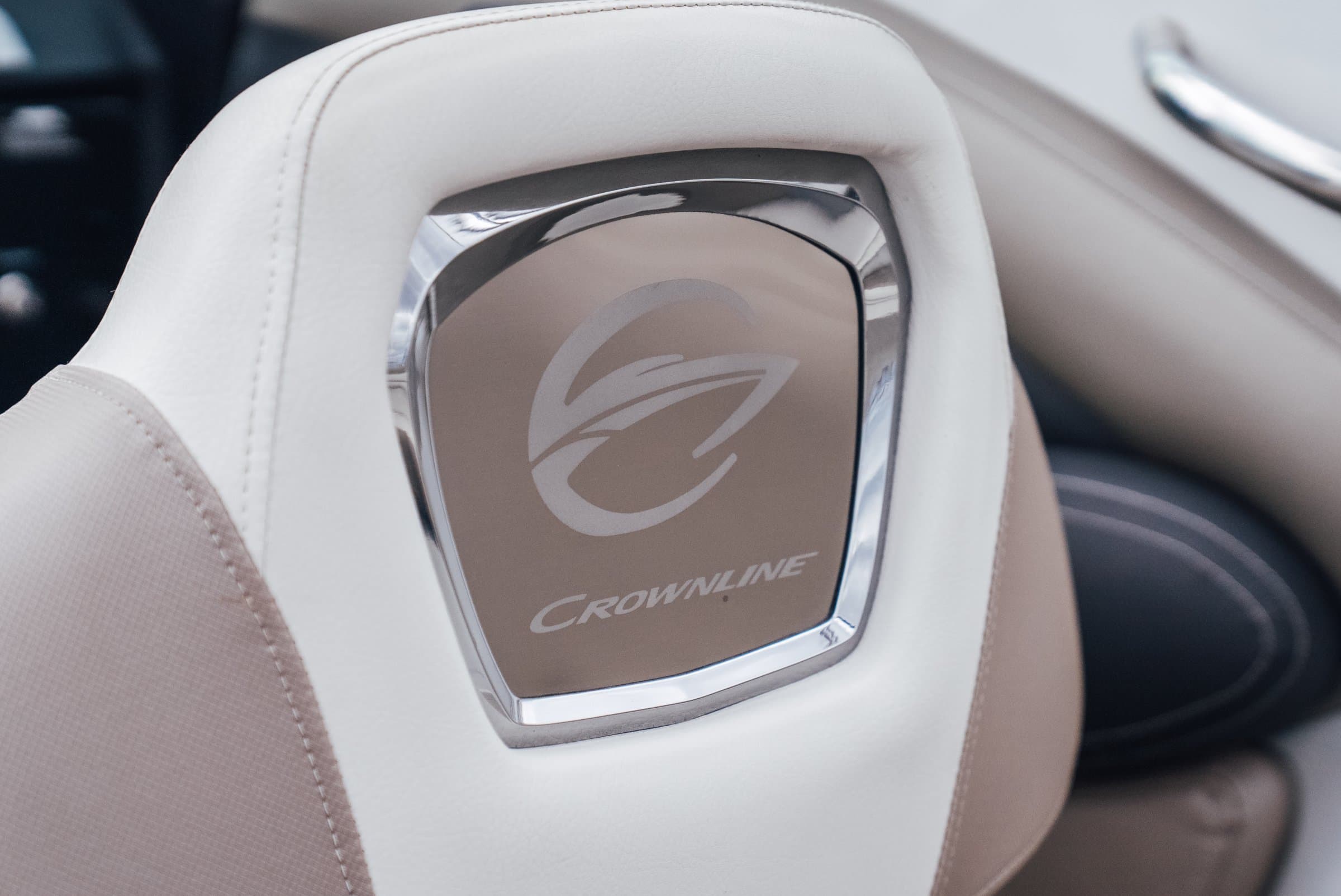 2023 Crownline E235 - exterior
