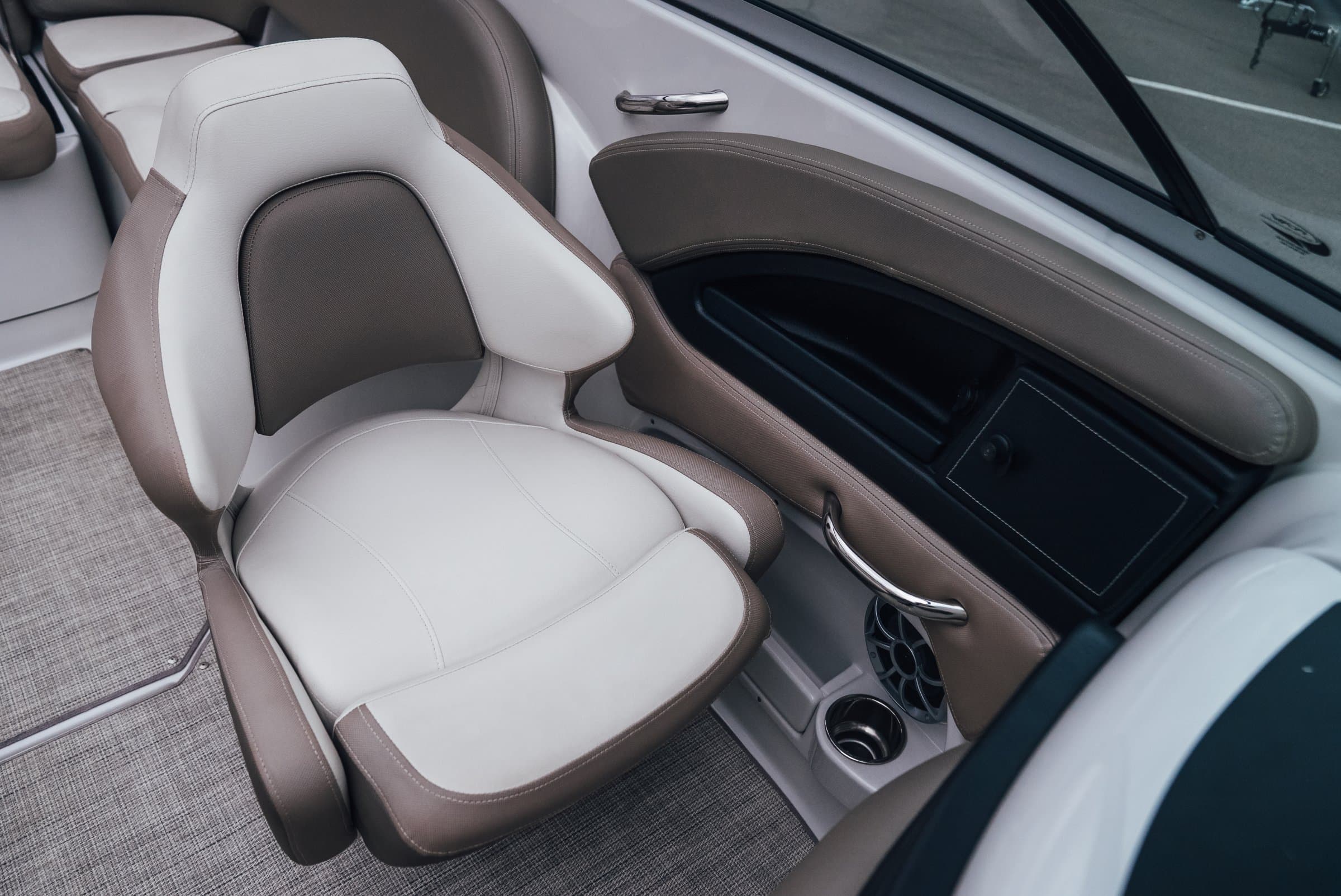 2023 Crownline E235 - exterior