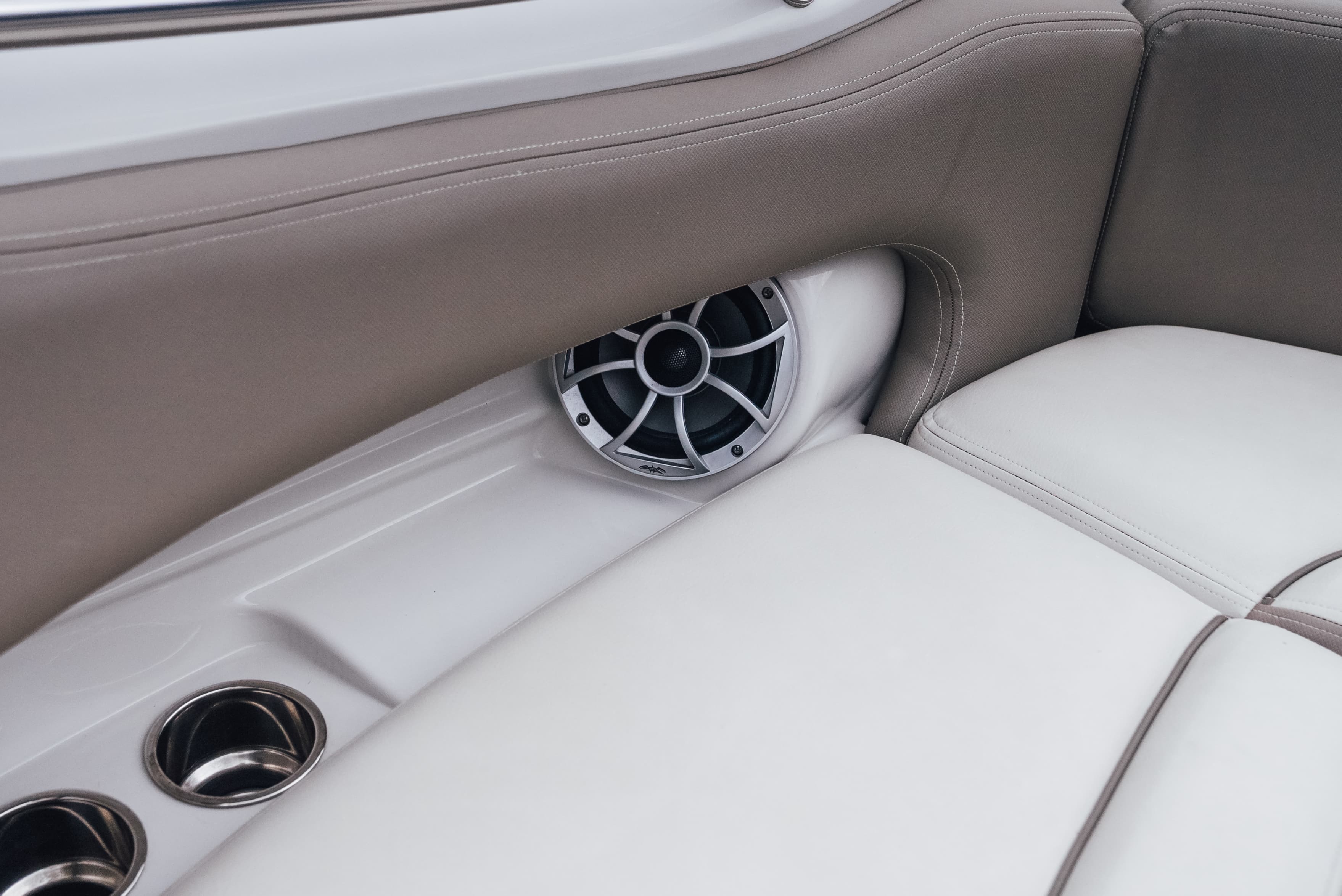 2023 Crownline E235 - exterior