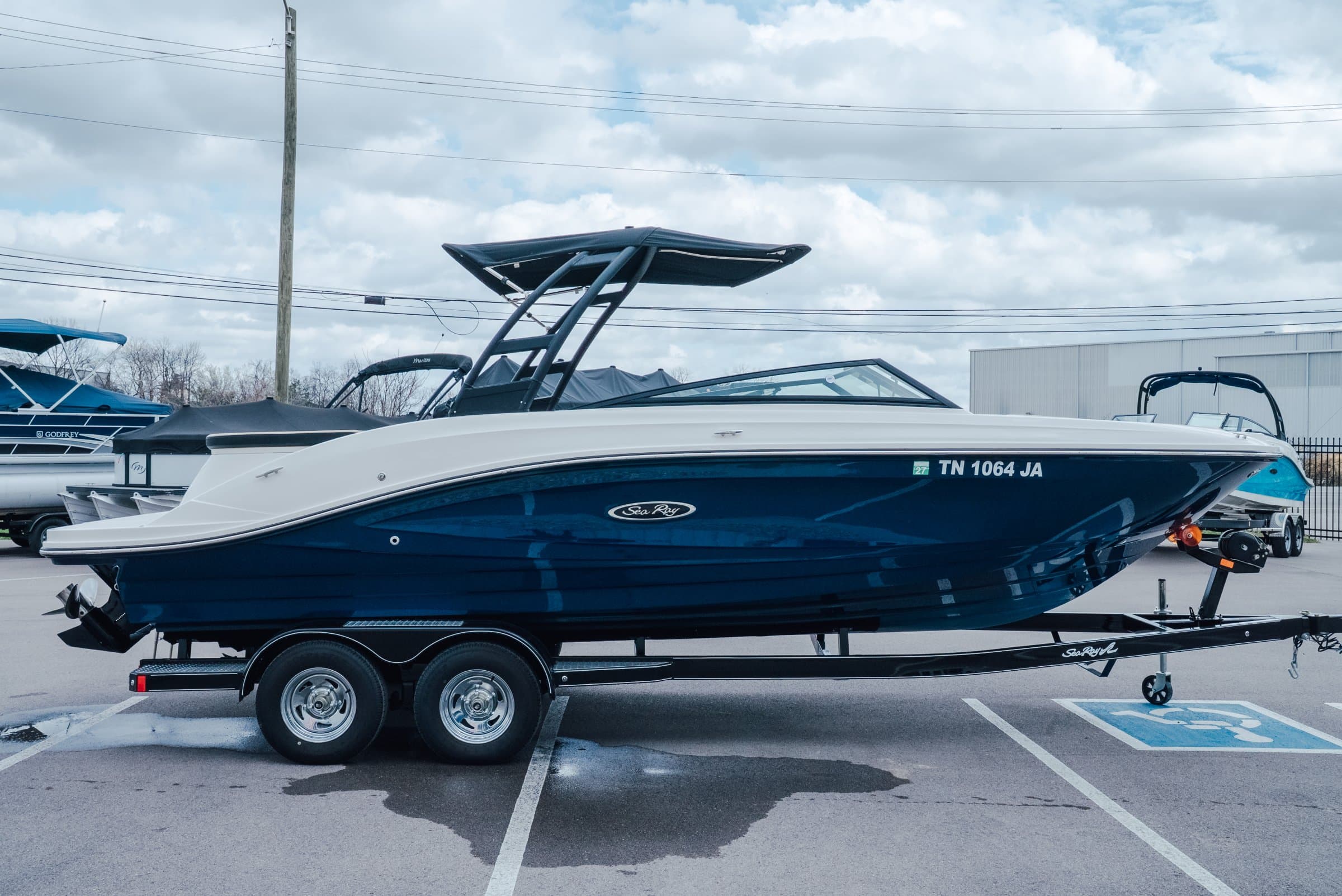2024 Sea Ray 230 SPX - exterior