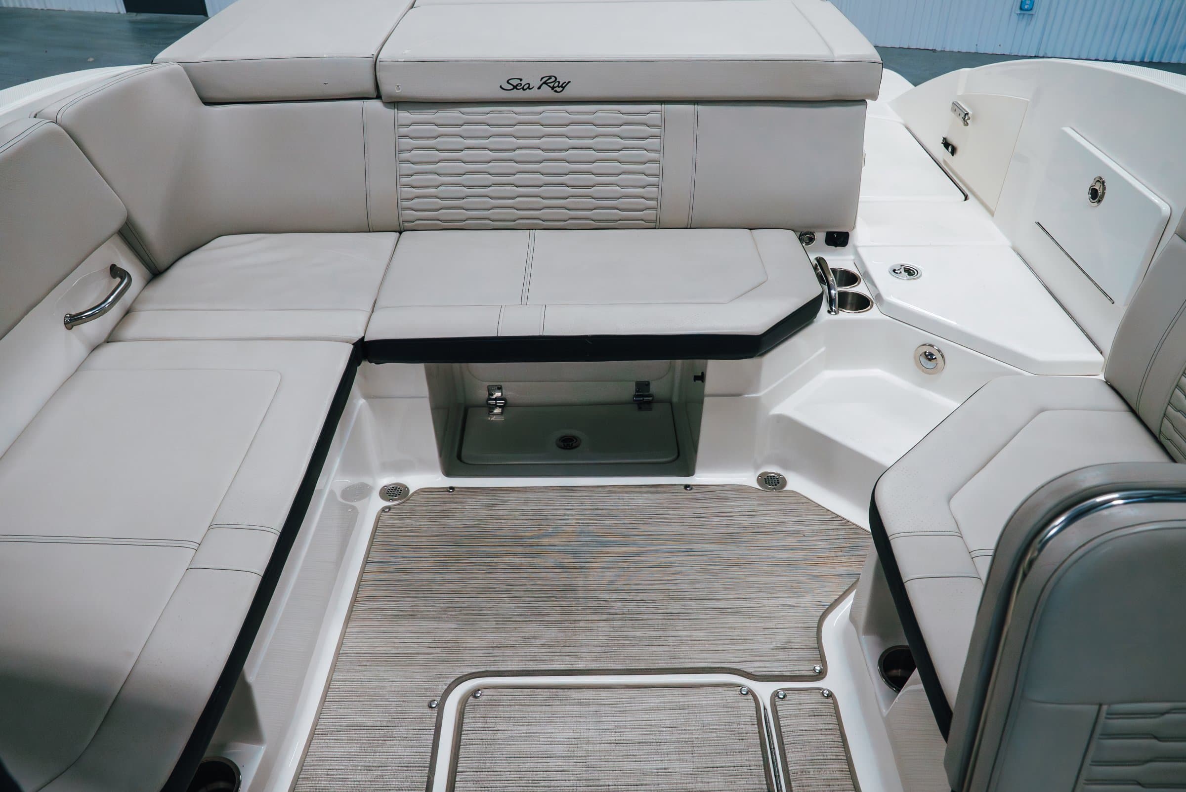 2023 Sea Ray 230 SPX - exterior