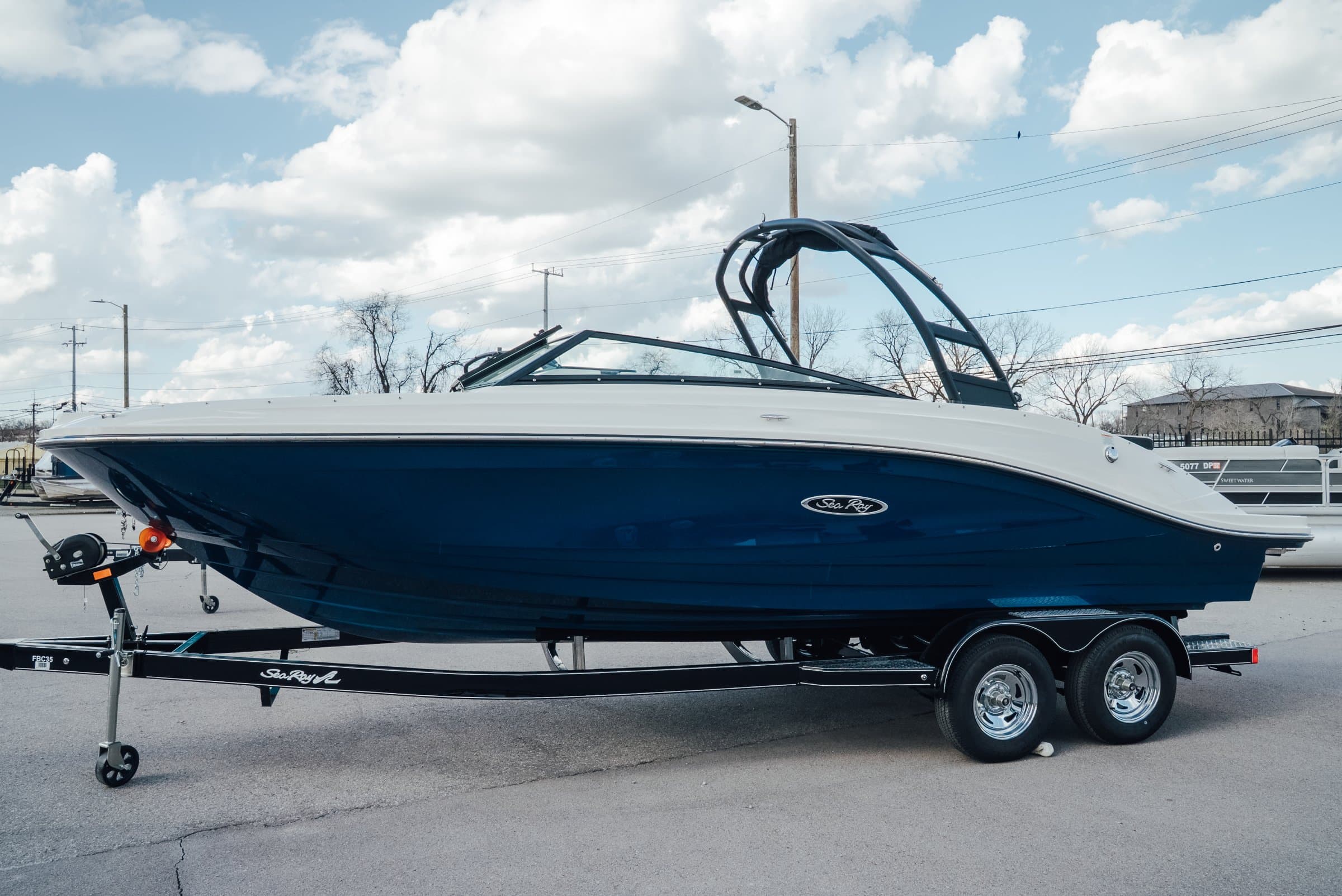 2023 Sea Ray 230 SPX - exterior