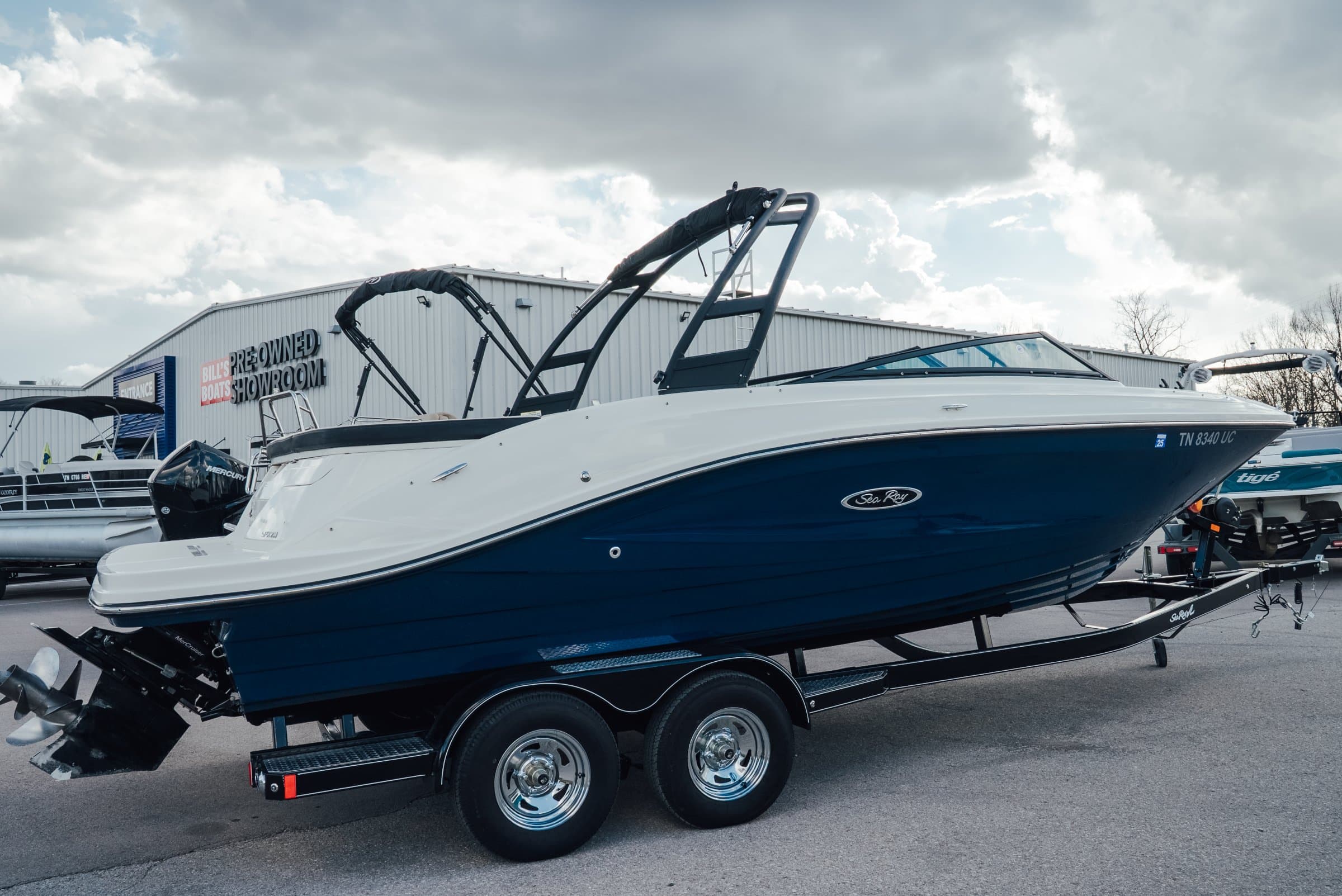 2023 Sea Ray 230 SPX - exterior