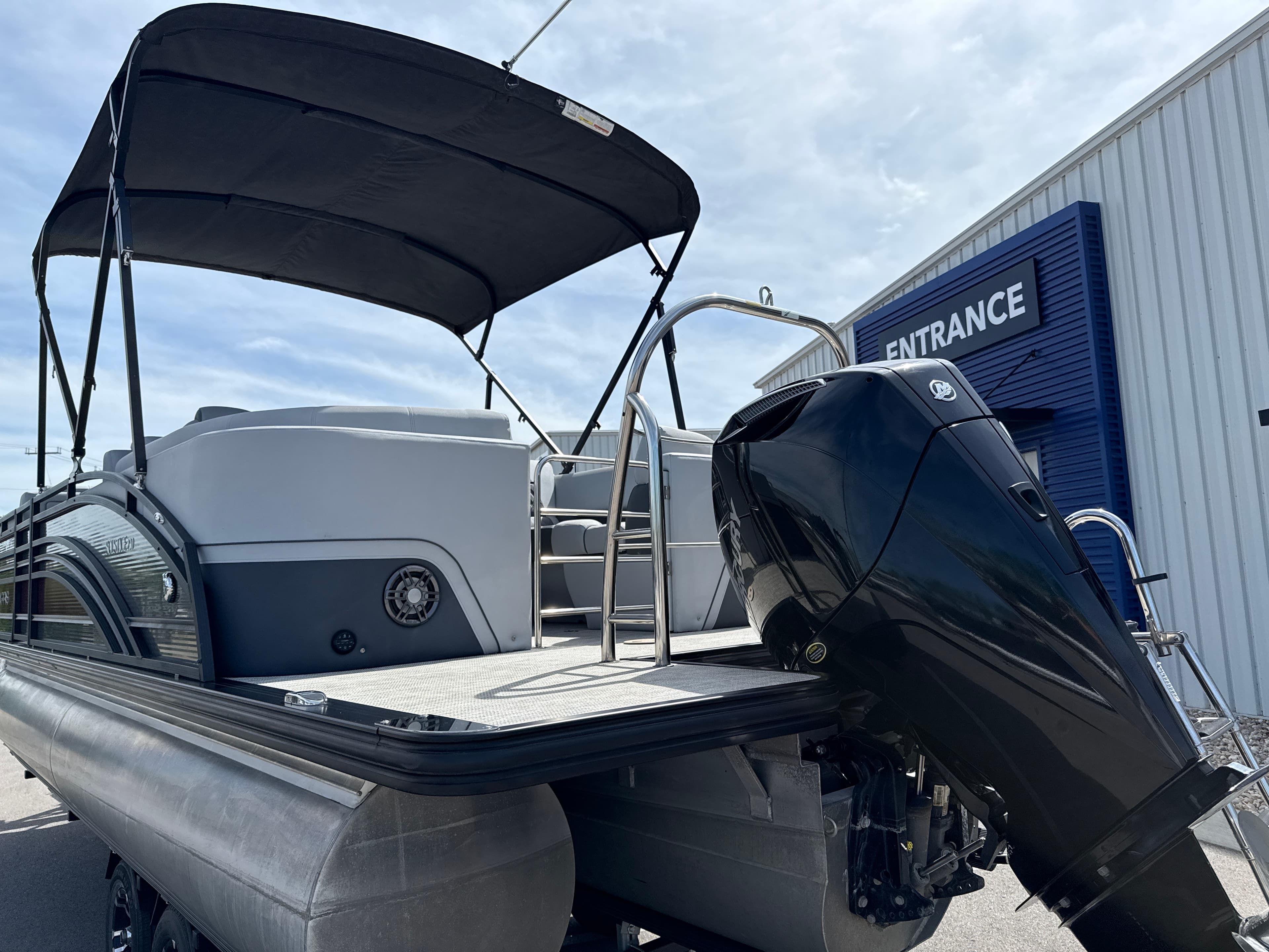 2020 Harris Solstice 230 - exterior