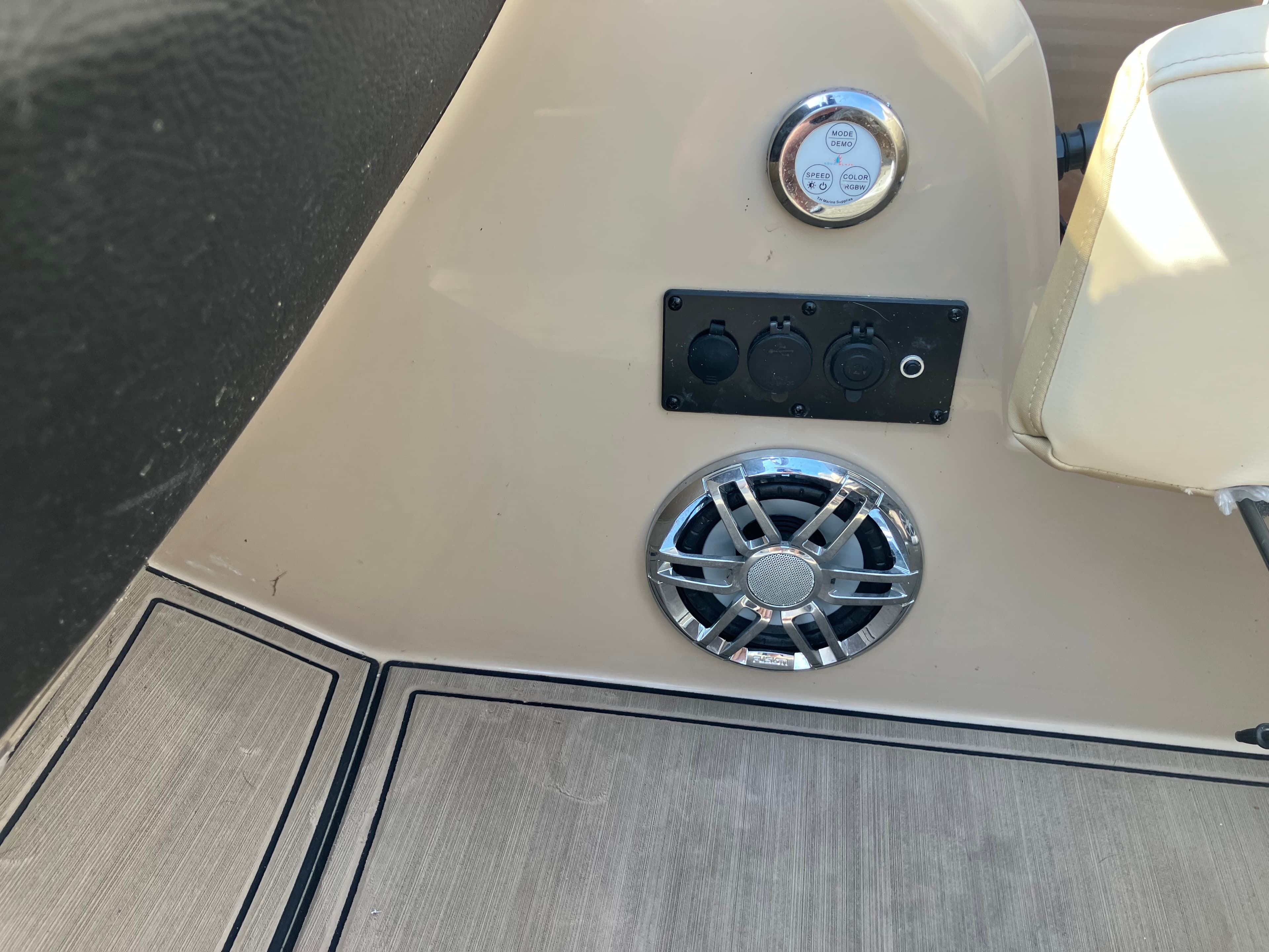 2023 Godfrey Monaco 255 SB - exterior