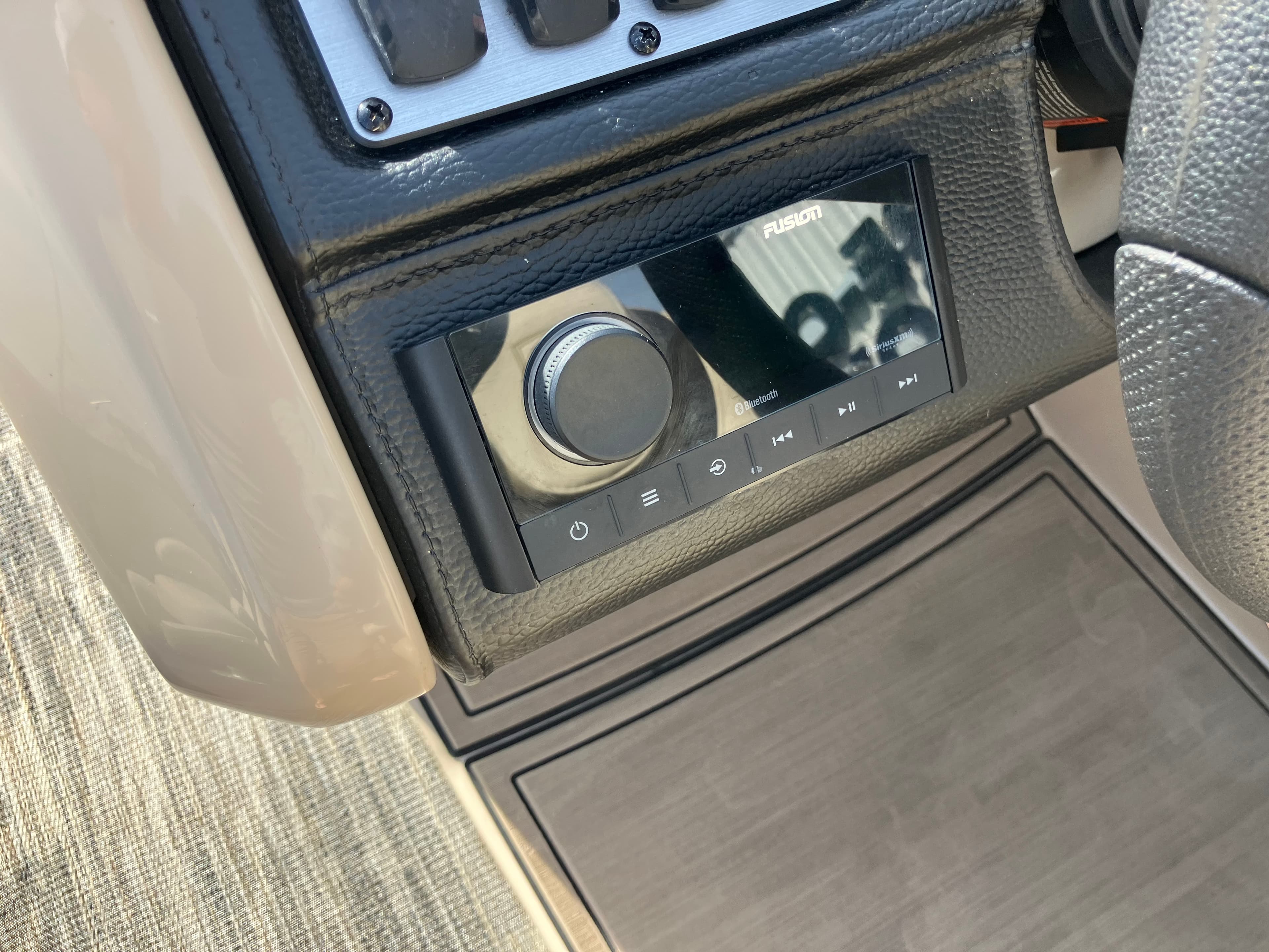 2023 Godfrey Monaco 255 SB - exterior