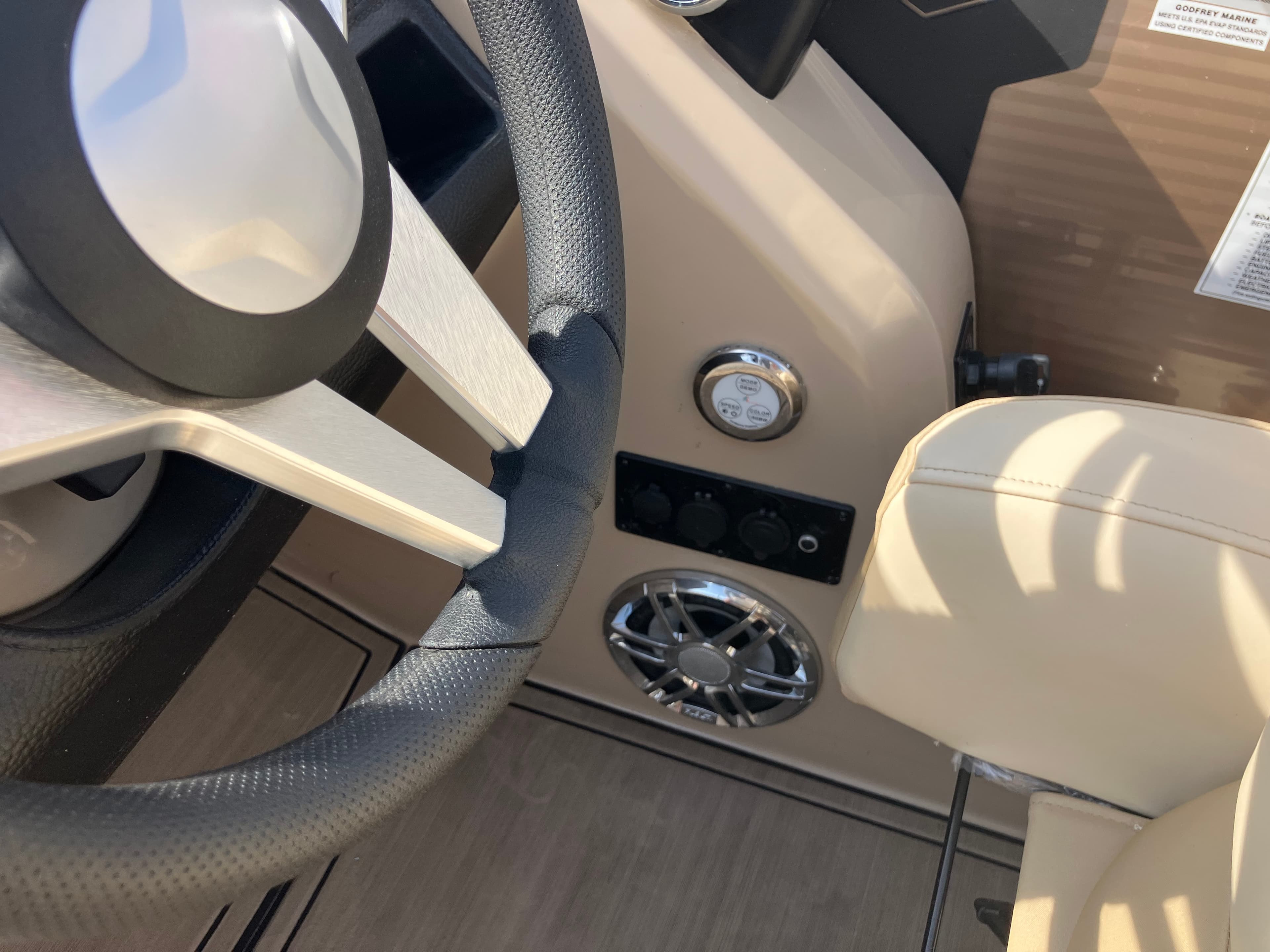 2023 Godfrey Monaco 255 SB - exterior
