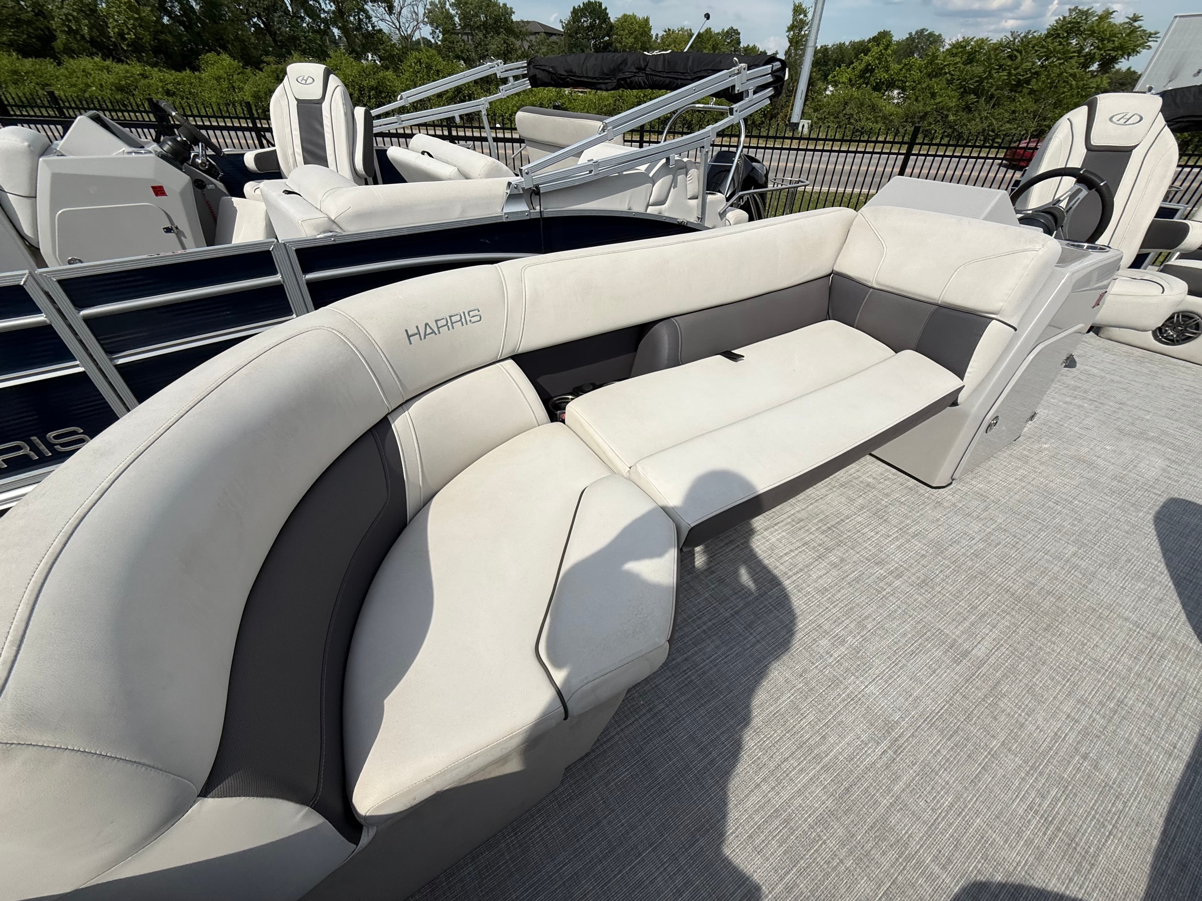 2023 Harris HCX 23 - exterior
