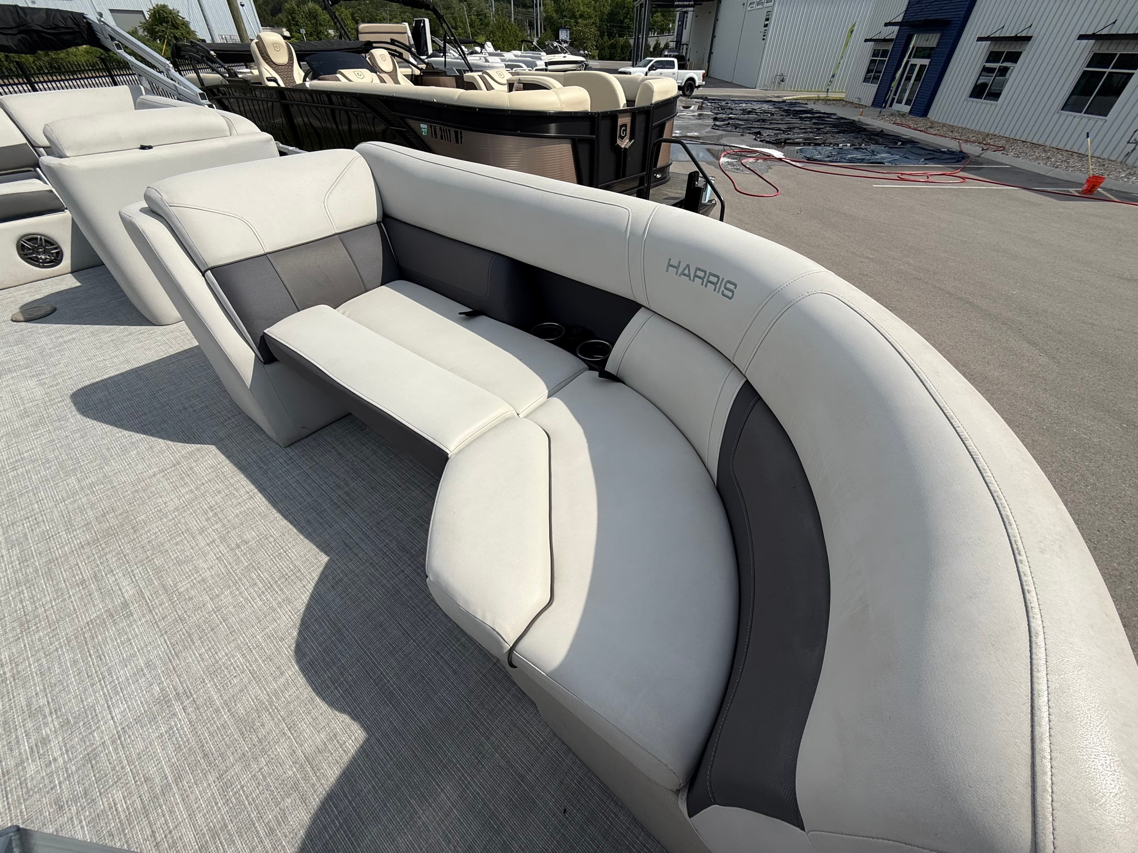2023 Harris HCX 23 - exterior