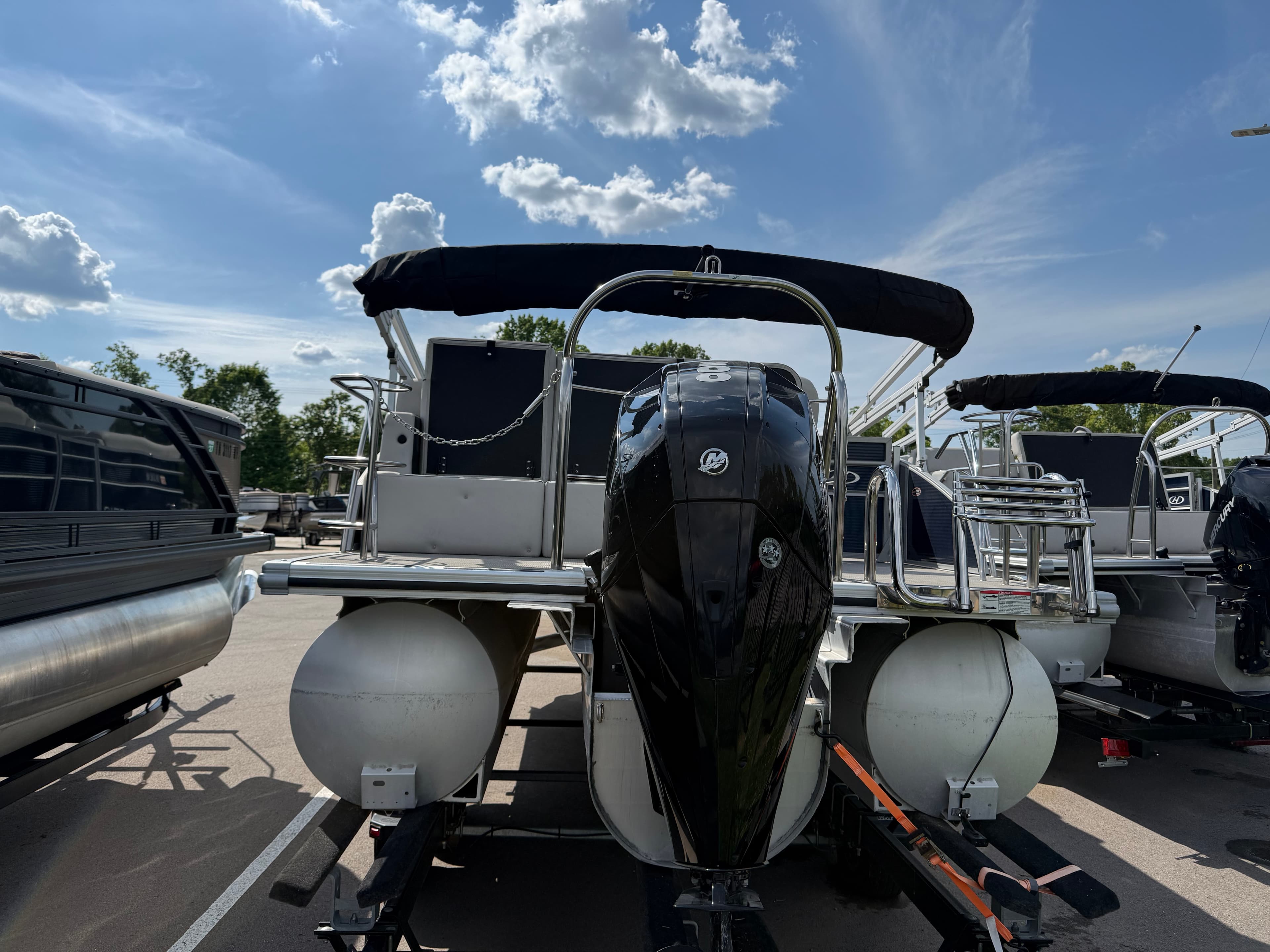2023 Harris HCX 23 - exterior