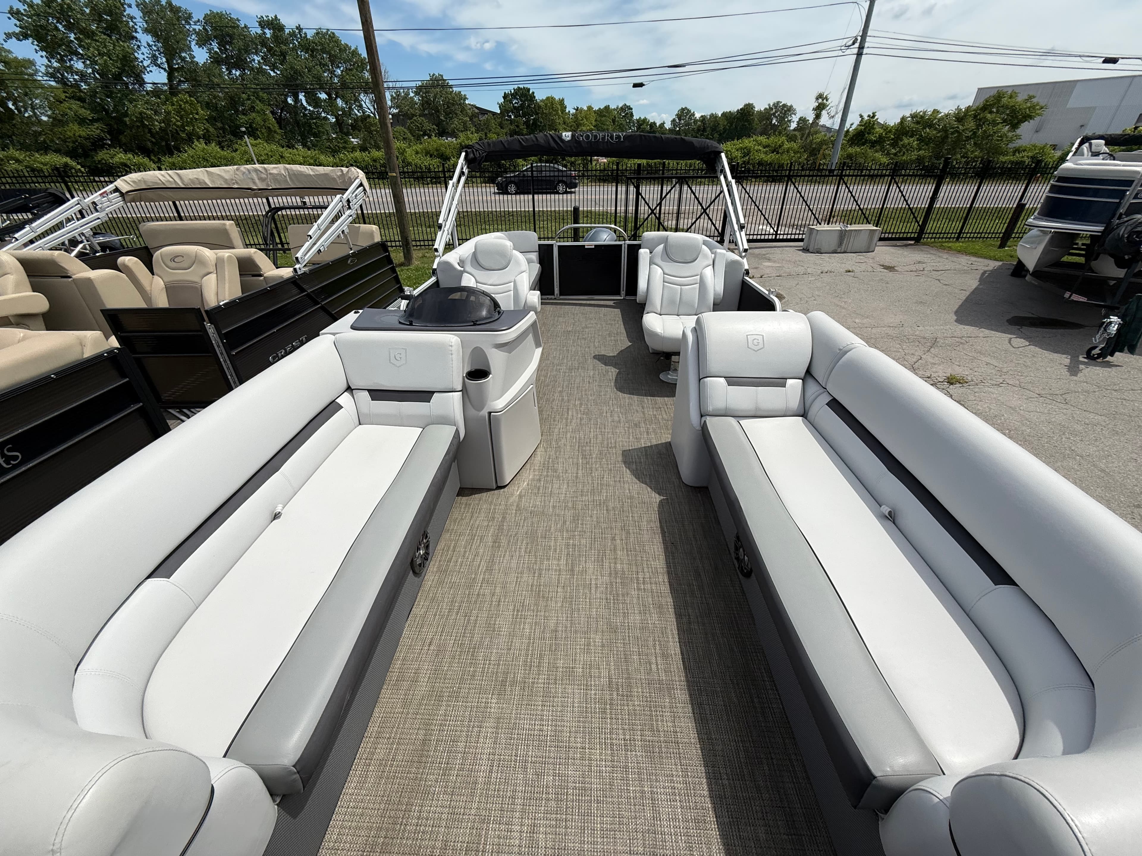 2022 Sweetwater SB - exterior