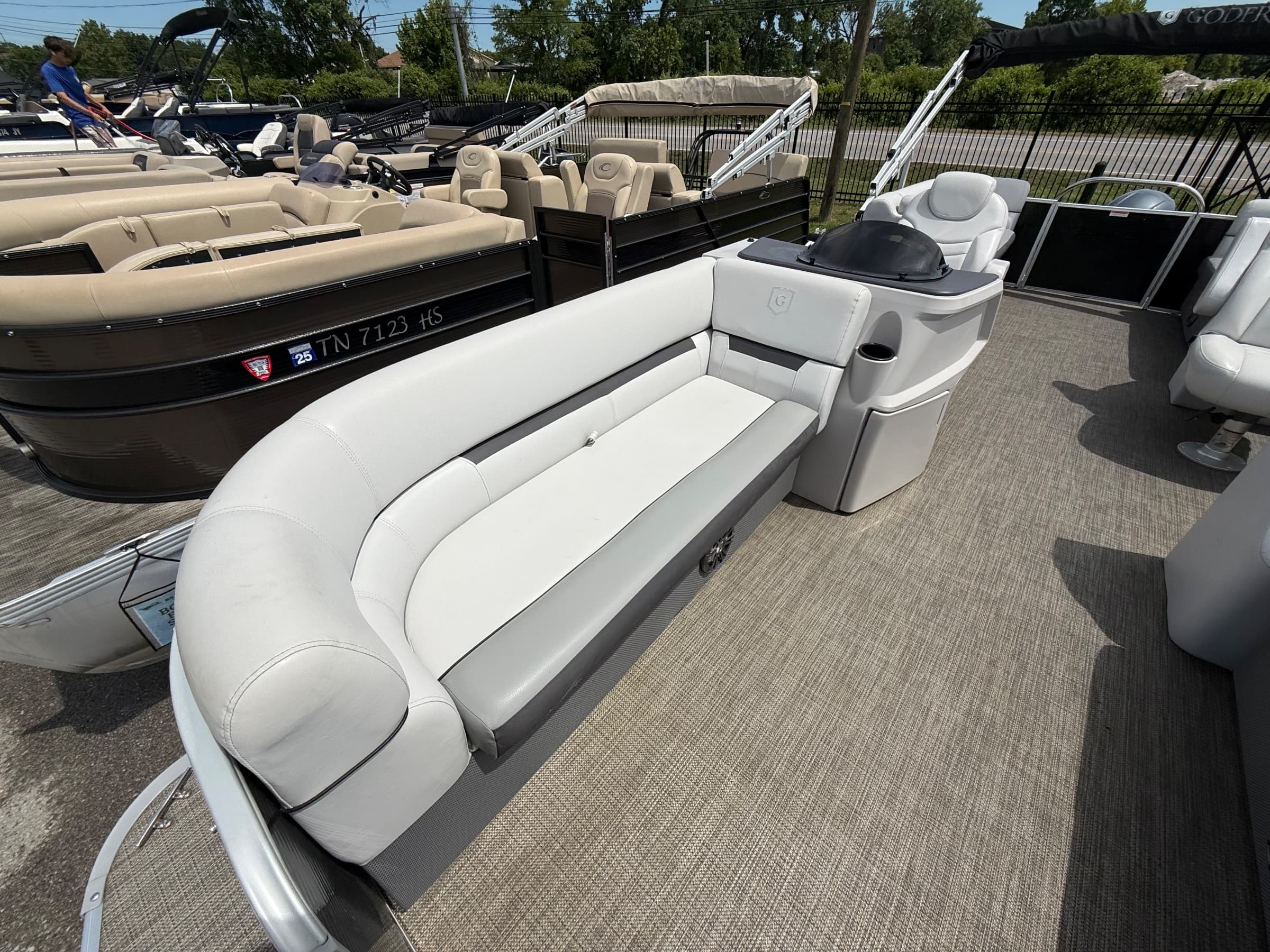 2022 Sweetwater SB - exterior