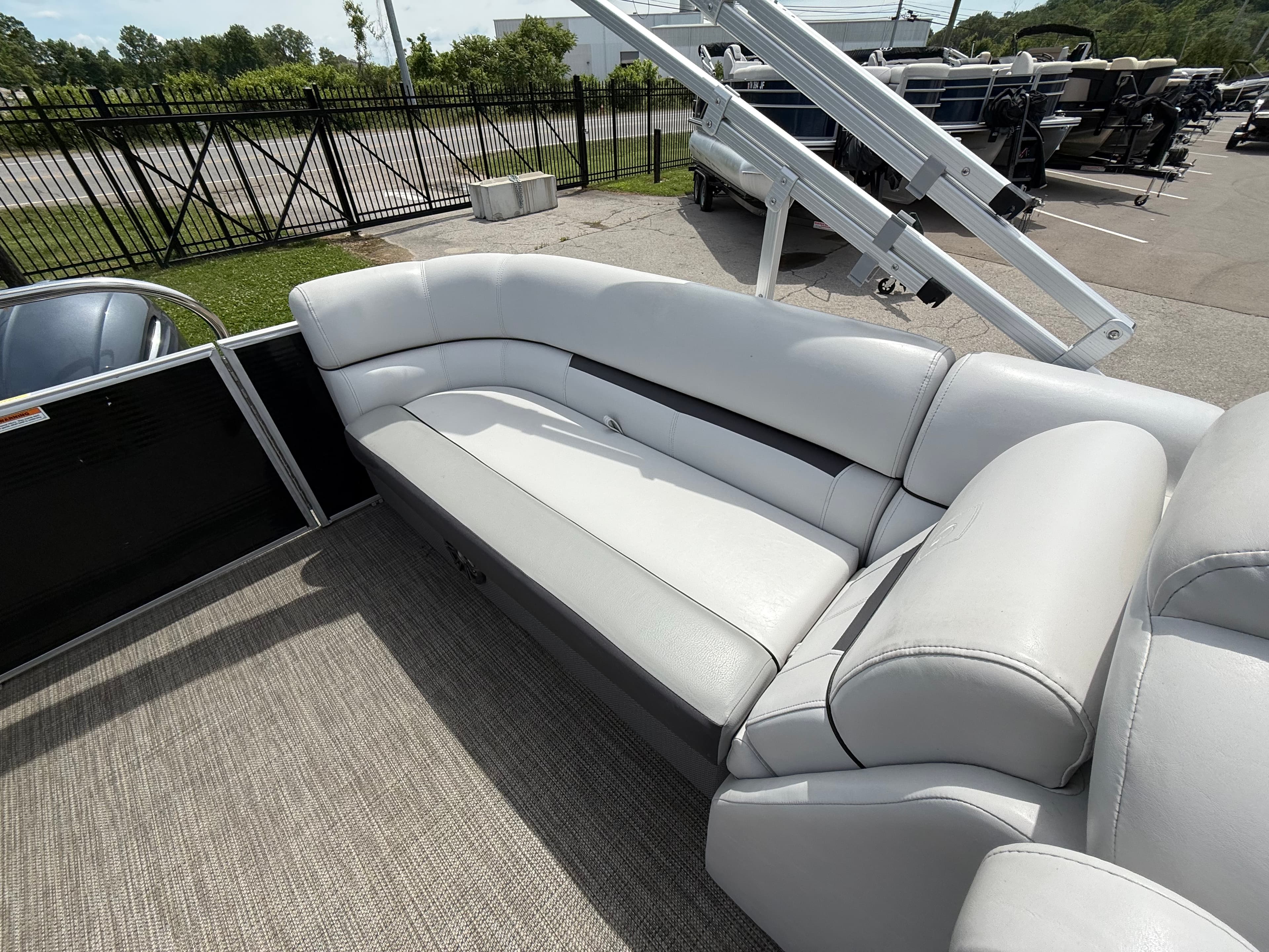 2022 Sweetwater SB - exterior