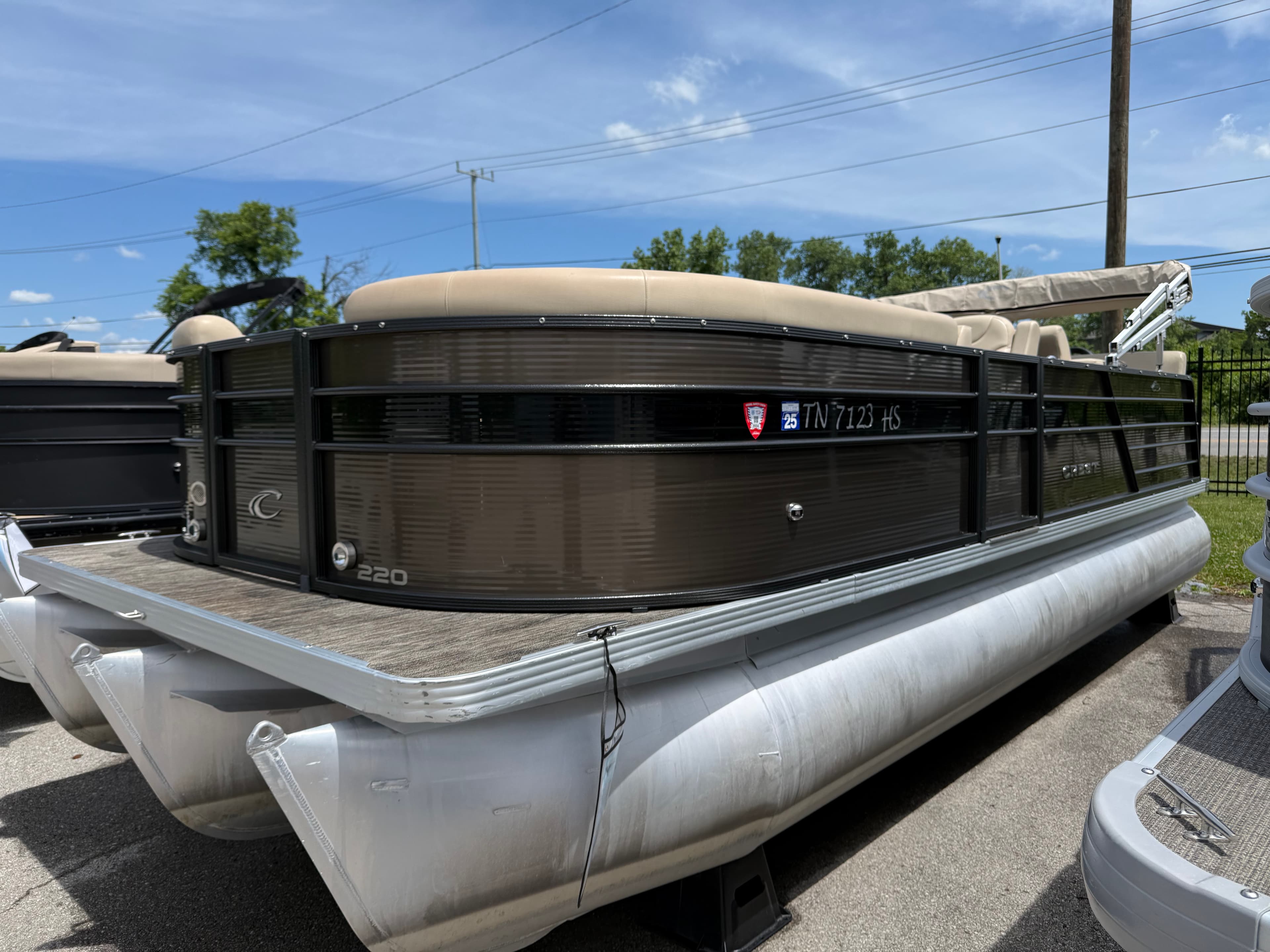 2022 Crest Classic 220 - exterior