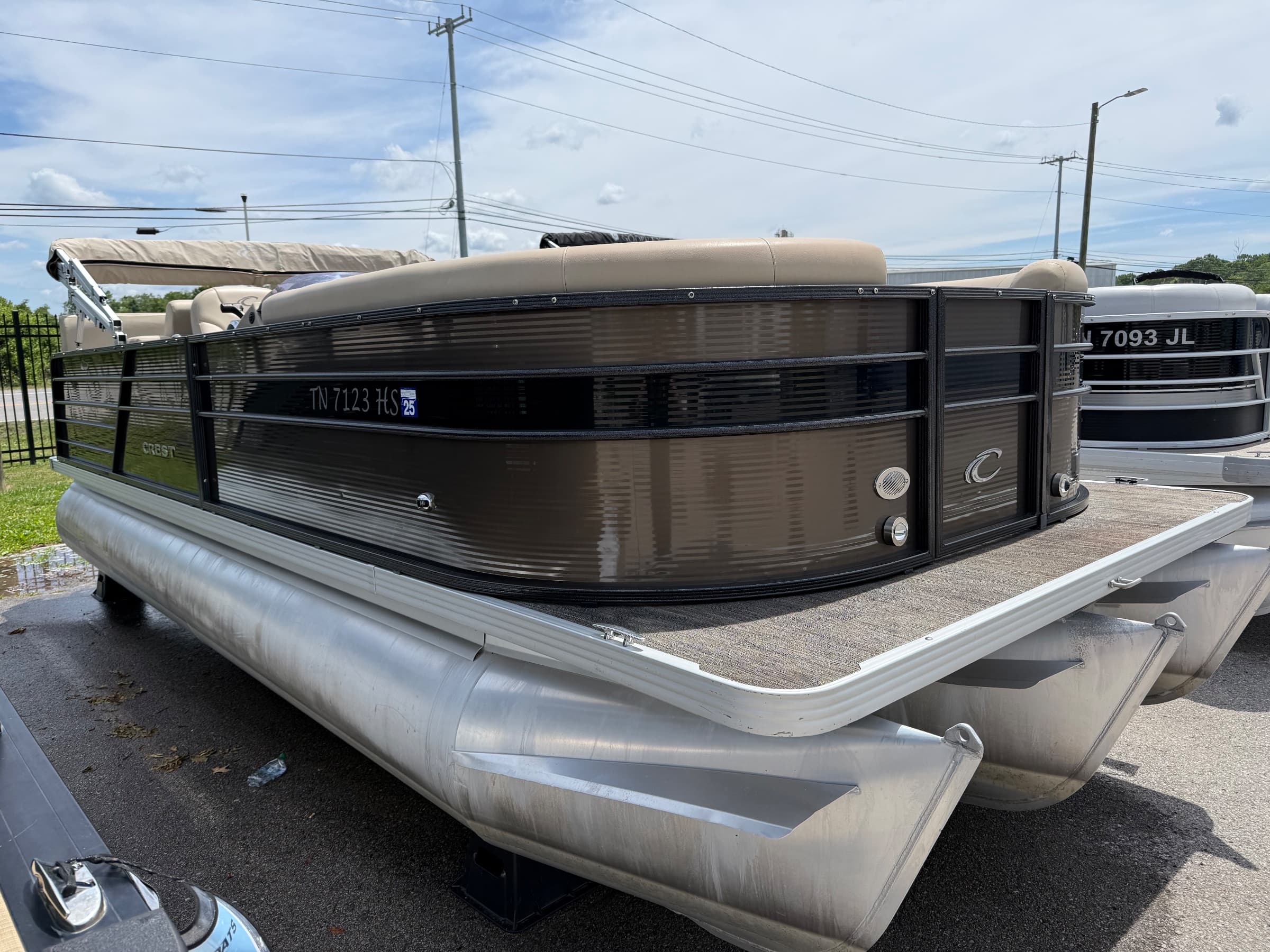 2022 Crest Classic 220 - exterior