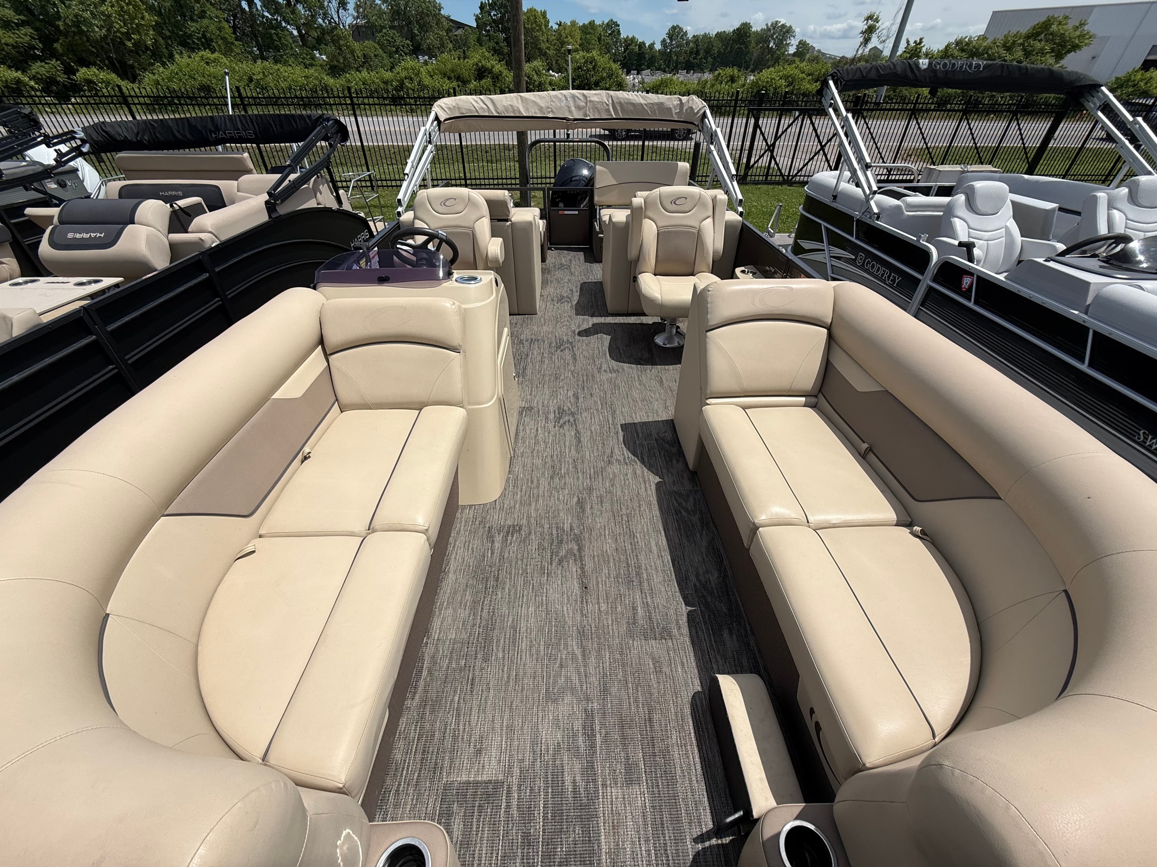 2022 Crest Classic 220 - exterior