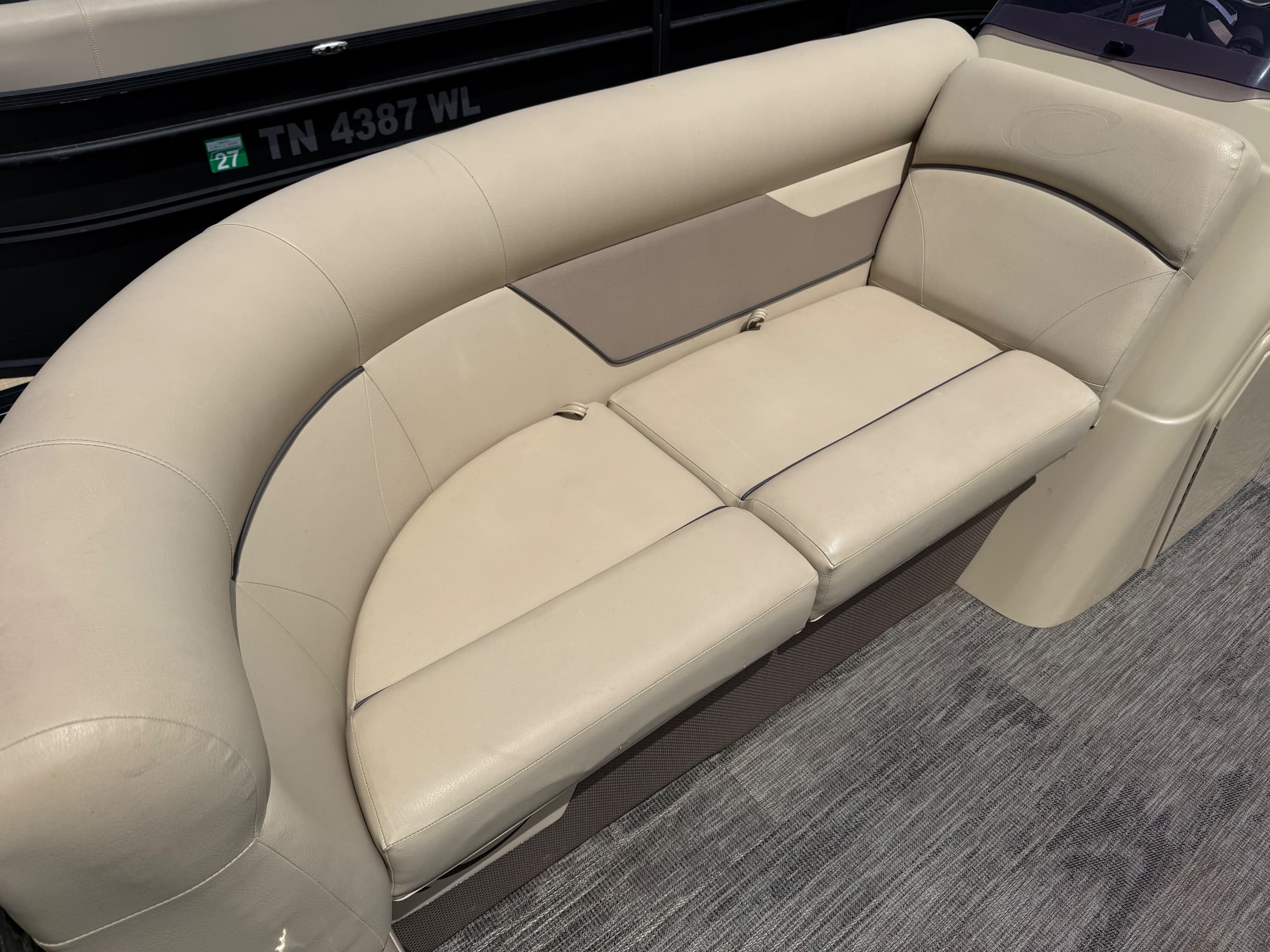 2022 Crest Classic 220 - exterior