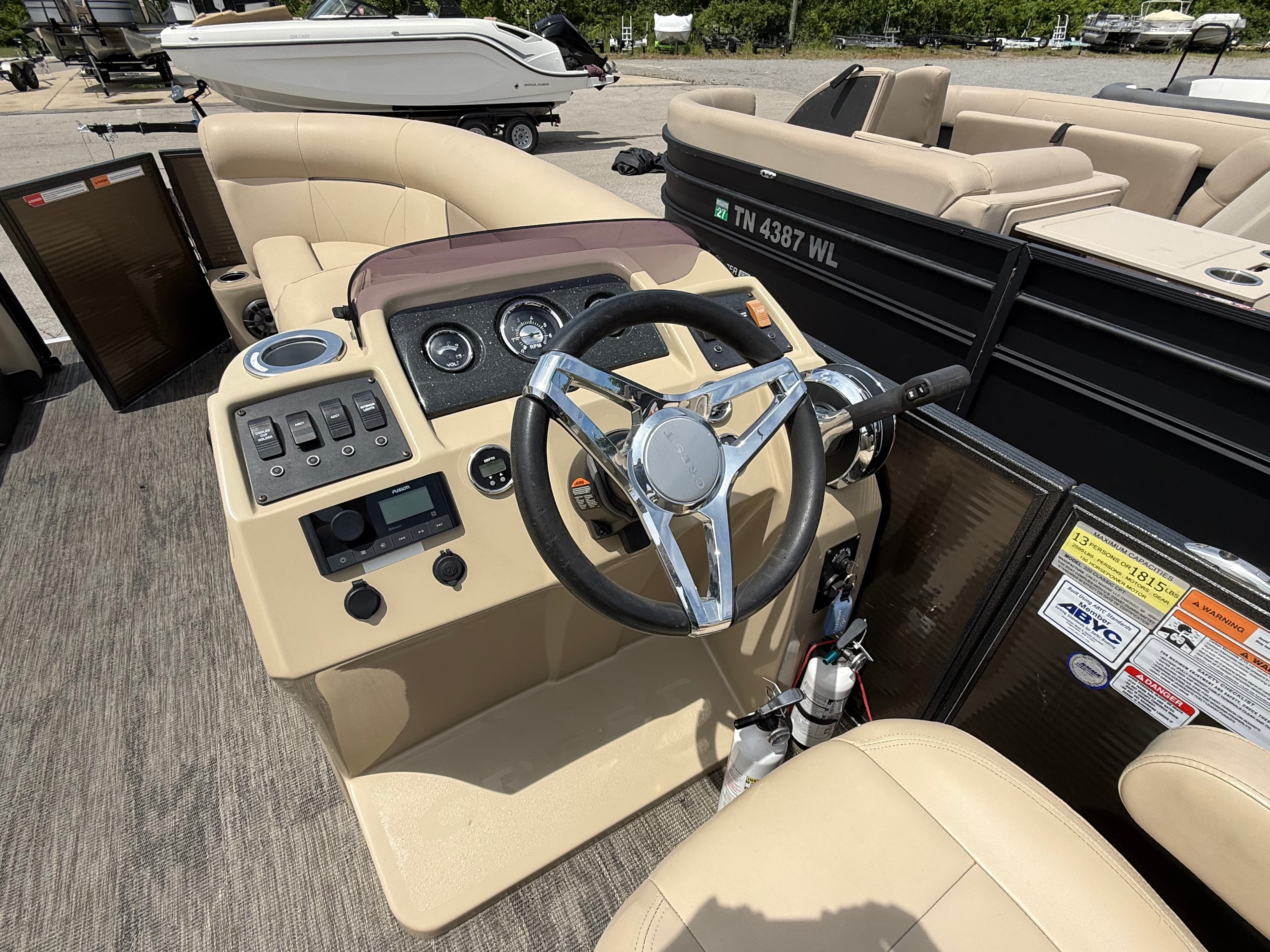 2022 Crest Classic 220 - exterior