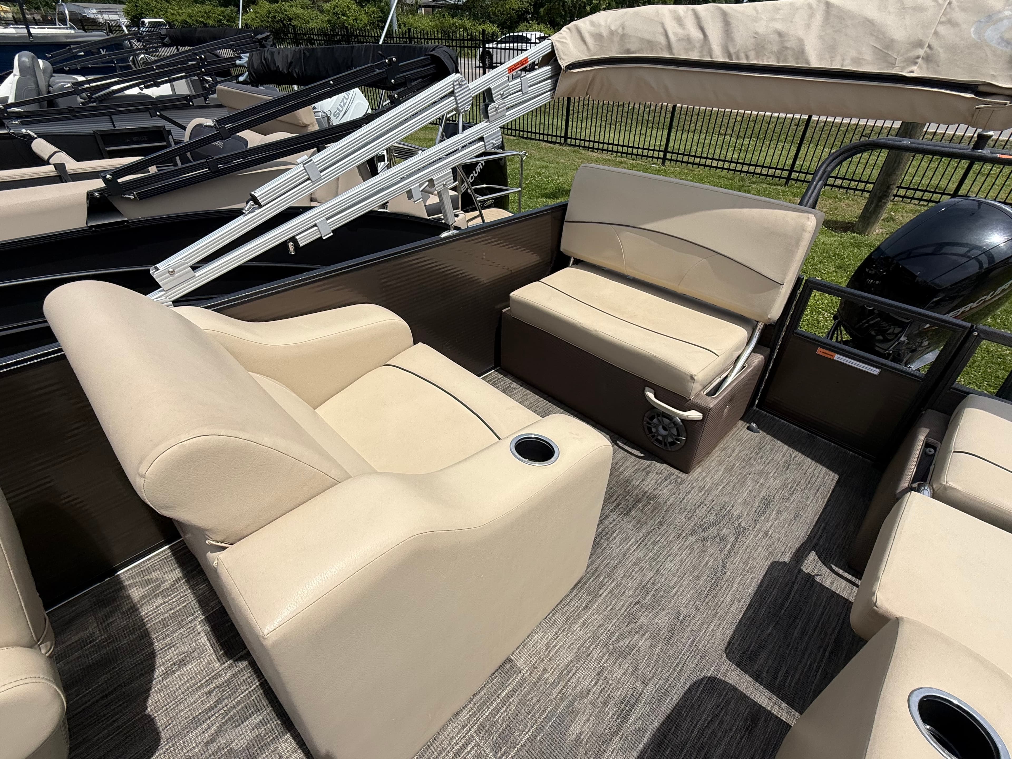 2022 Crest Classic 220 - exterior