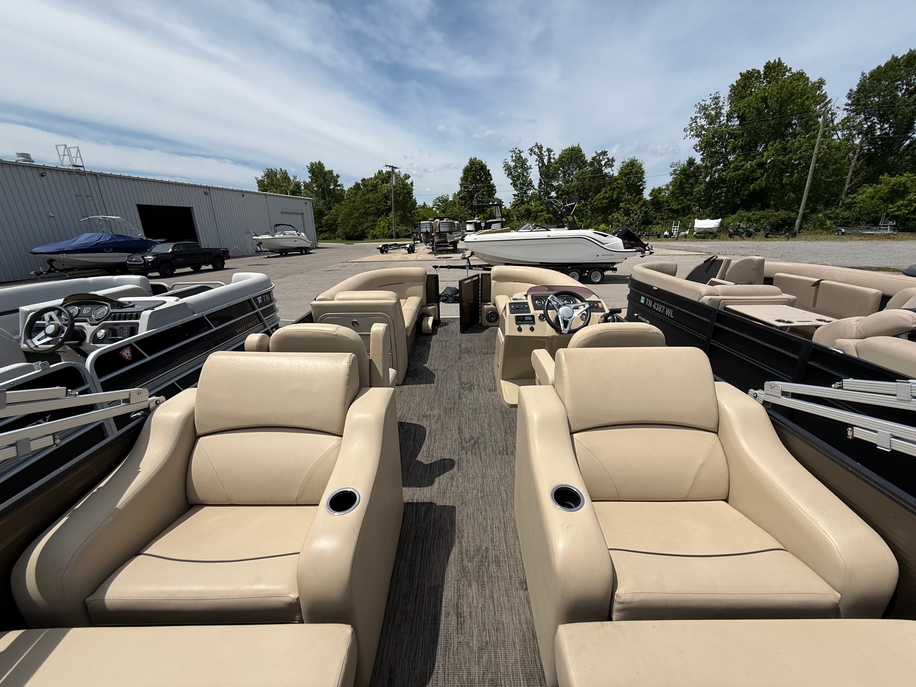 2022 Crest Classic 220 - exterior