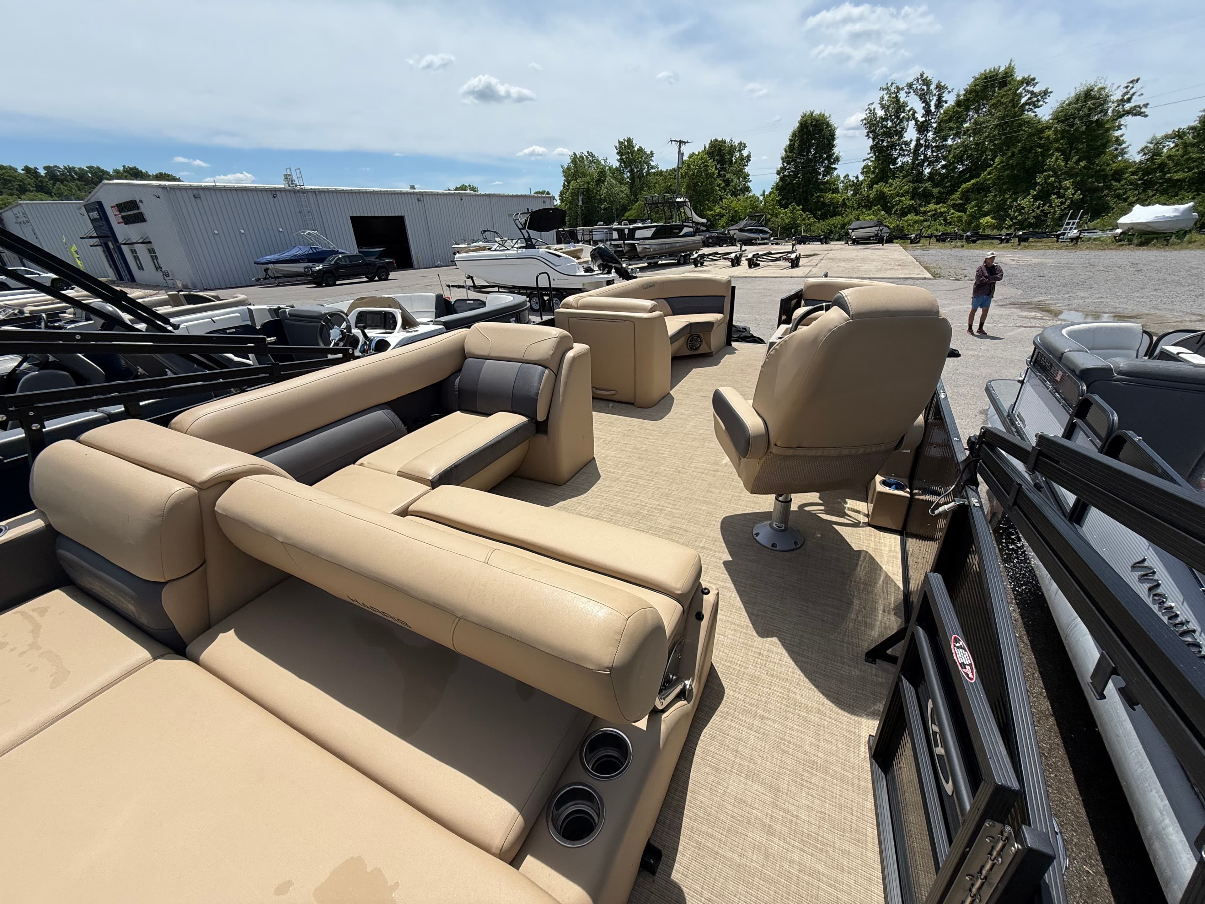 2023 Harris HCX 23 - exterior