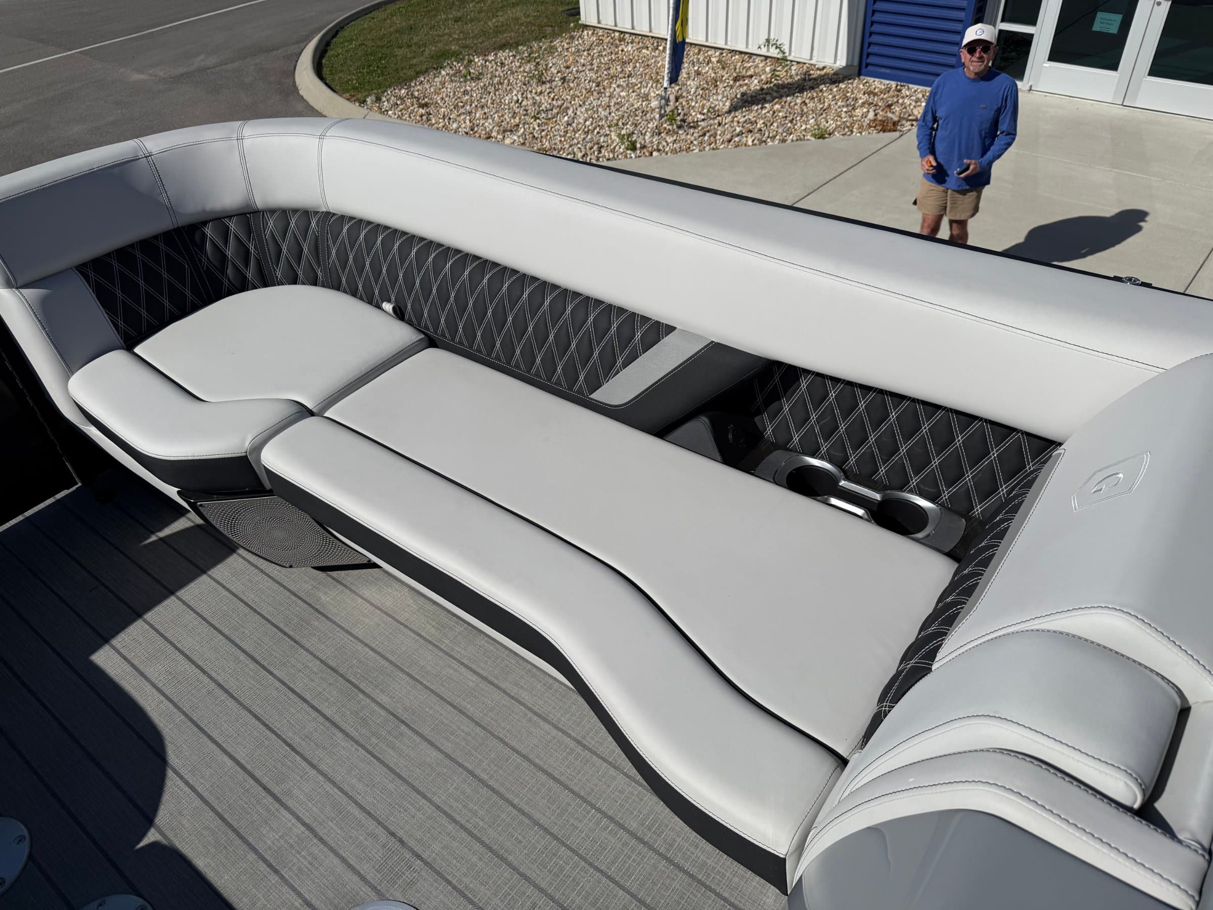 2024 Godfrey Sanpan - exterior