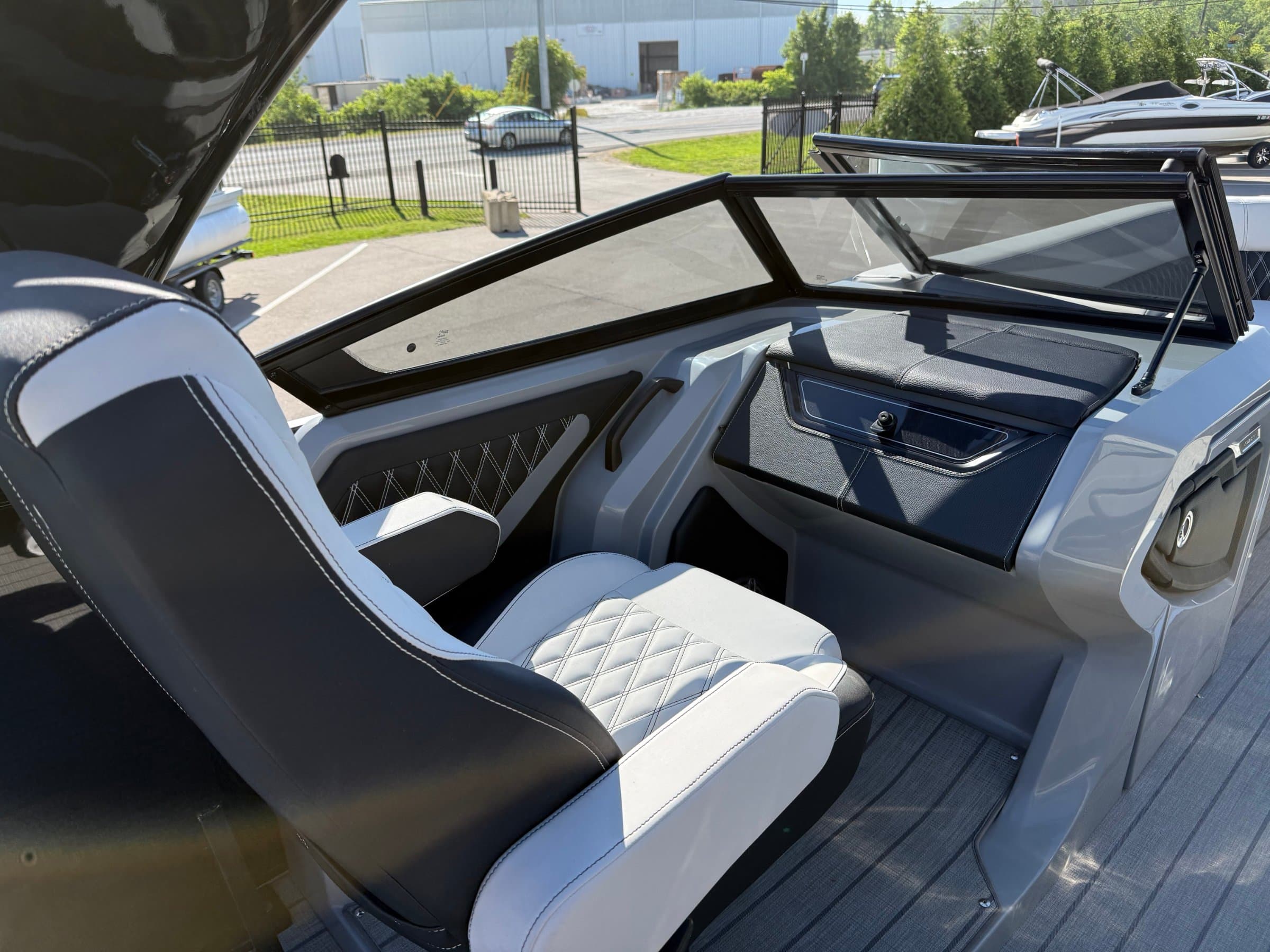 2024 Godfrey Sanpan - exterior